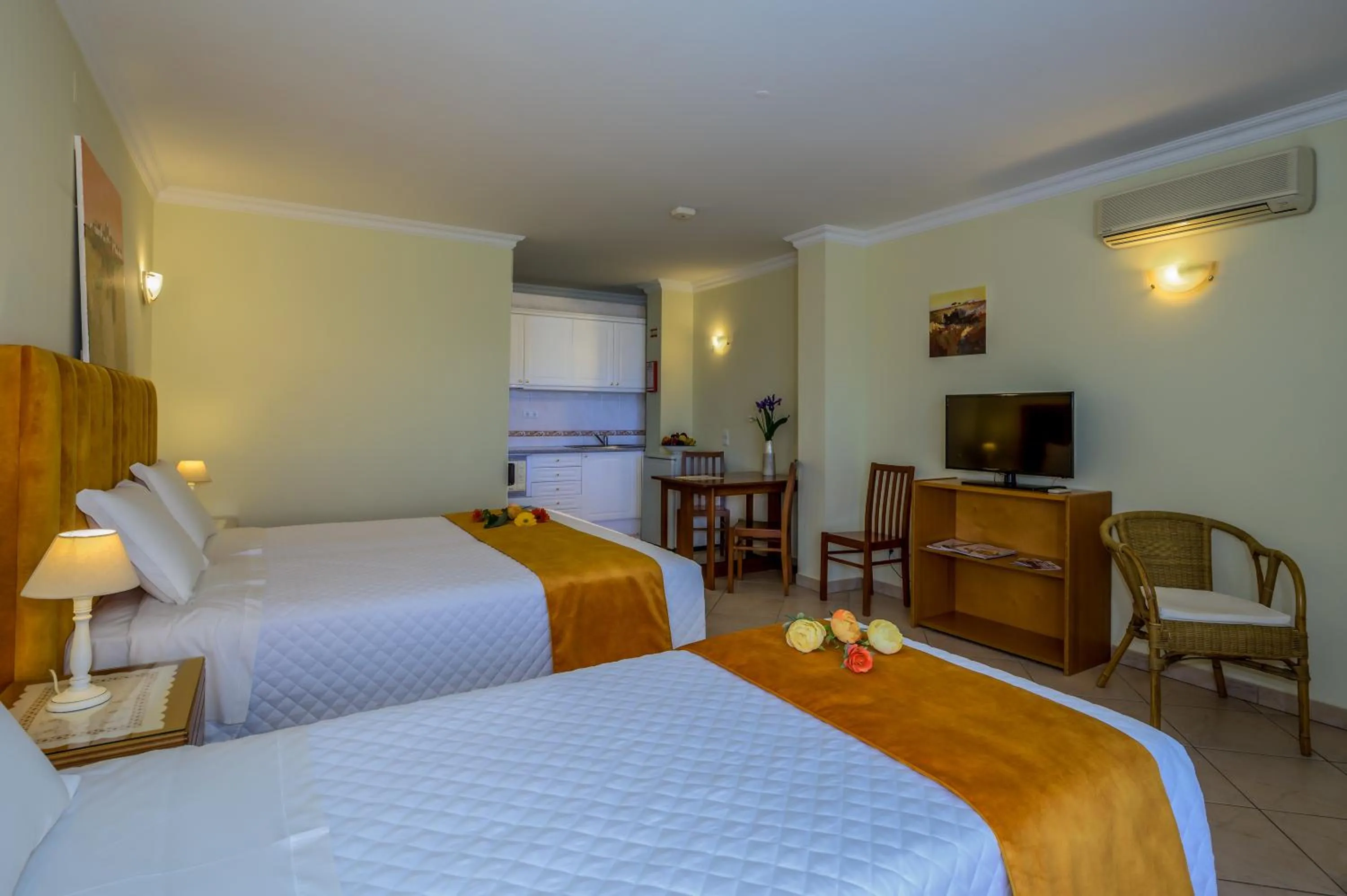 Photo of the whole room, Bed in Canavial I & II Apartamentos