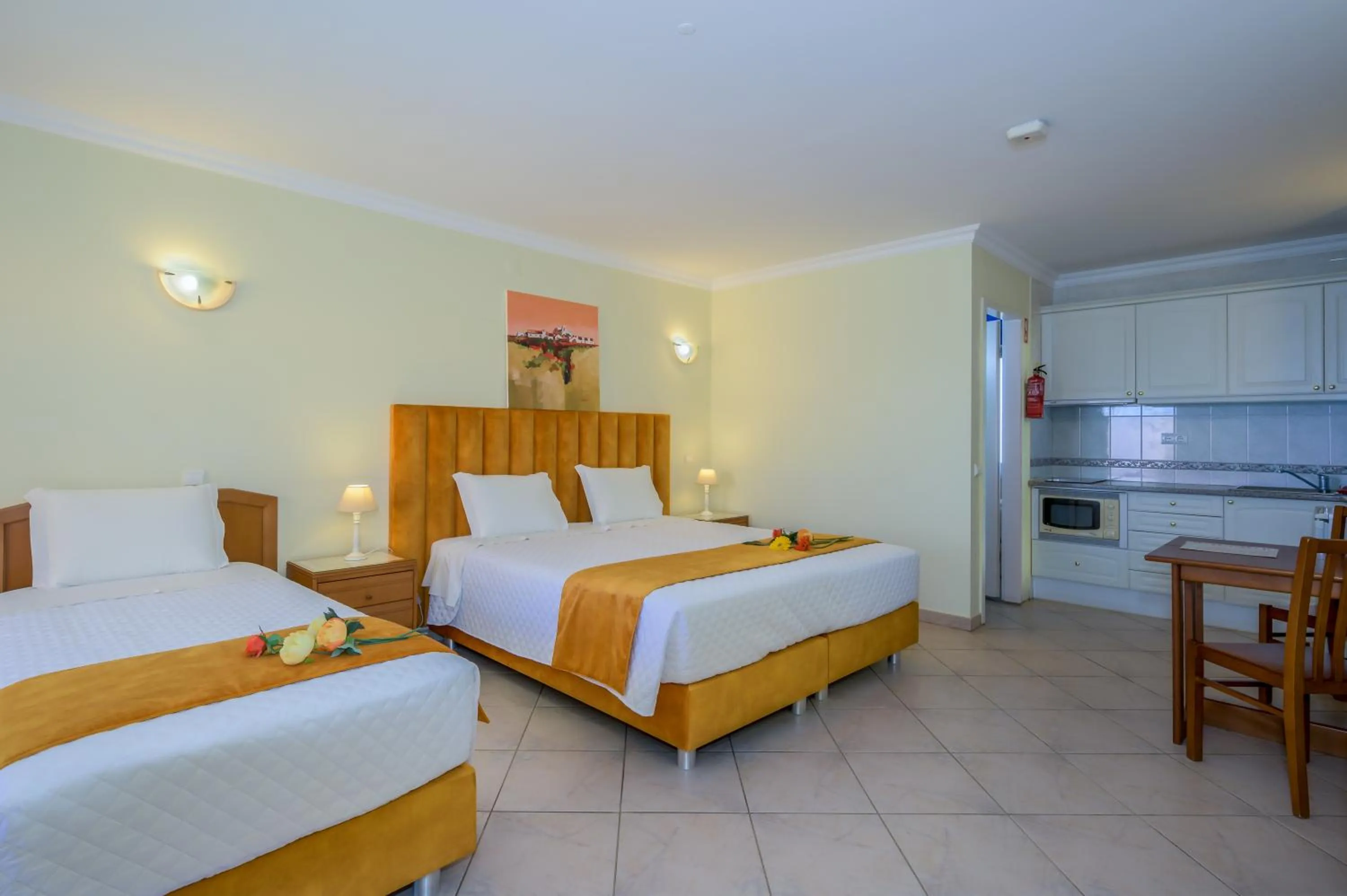 Photo of the whole room, Bed in Canavial I & II Apartamentos