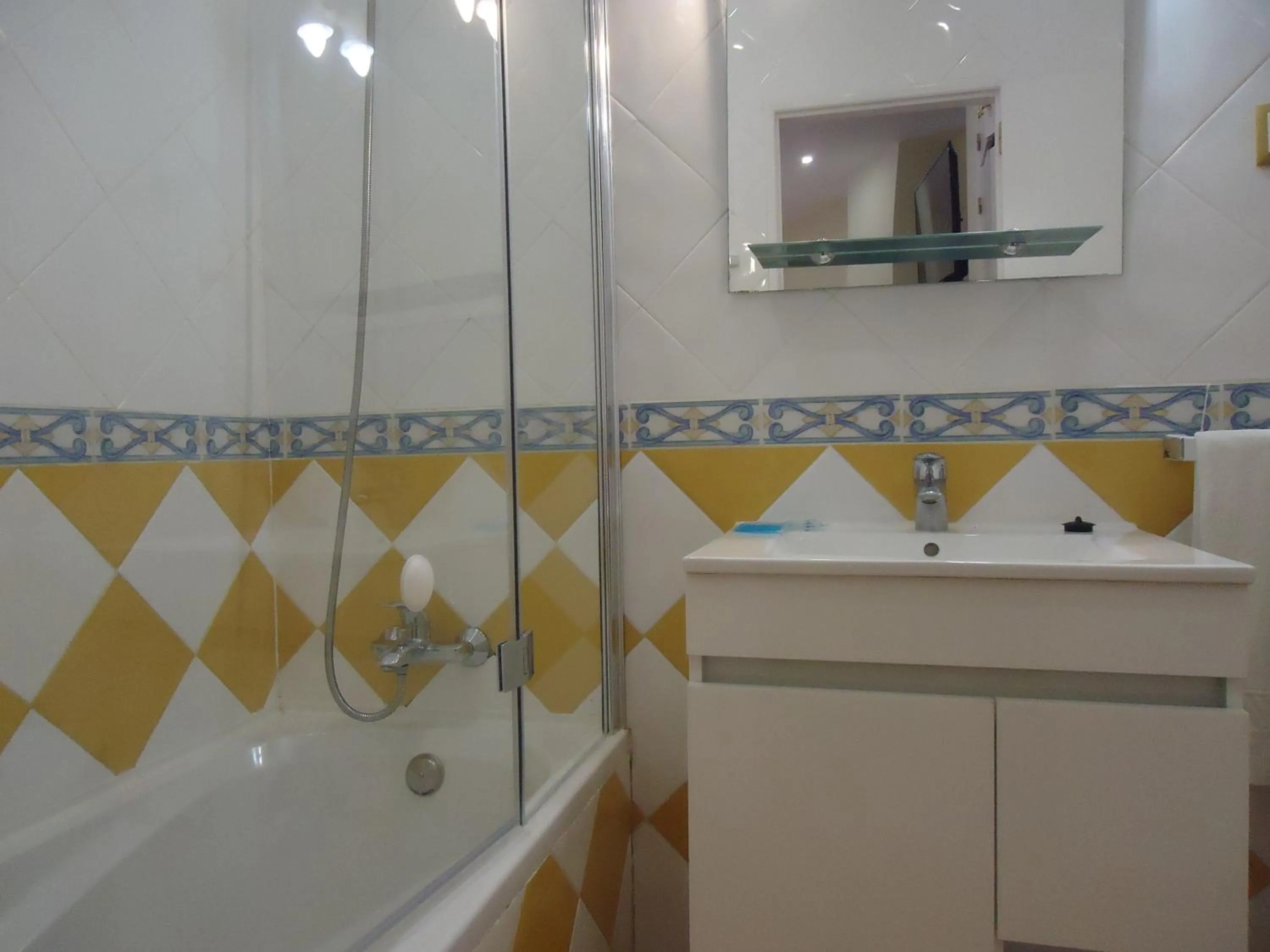 Bathroom in Canavial I & II Apartamentos