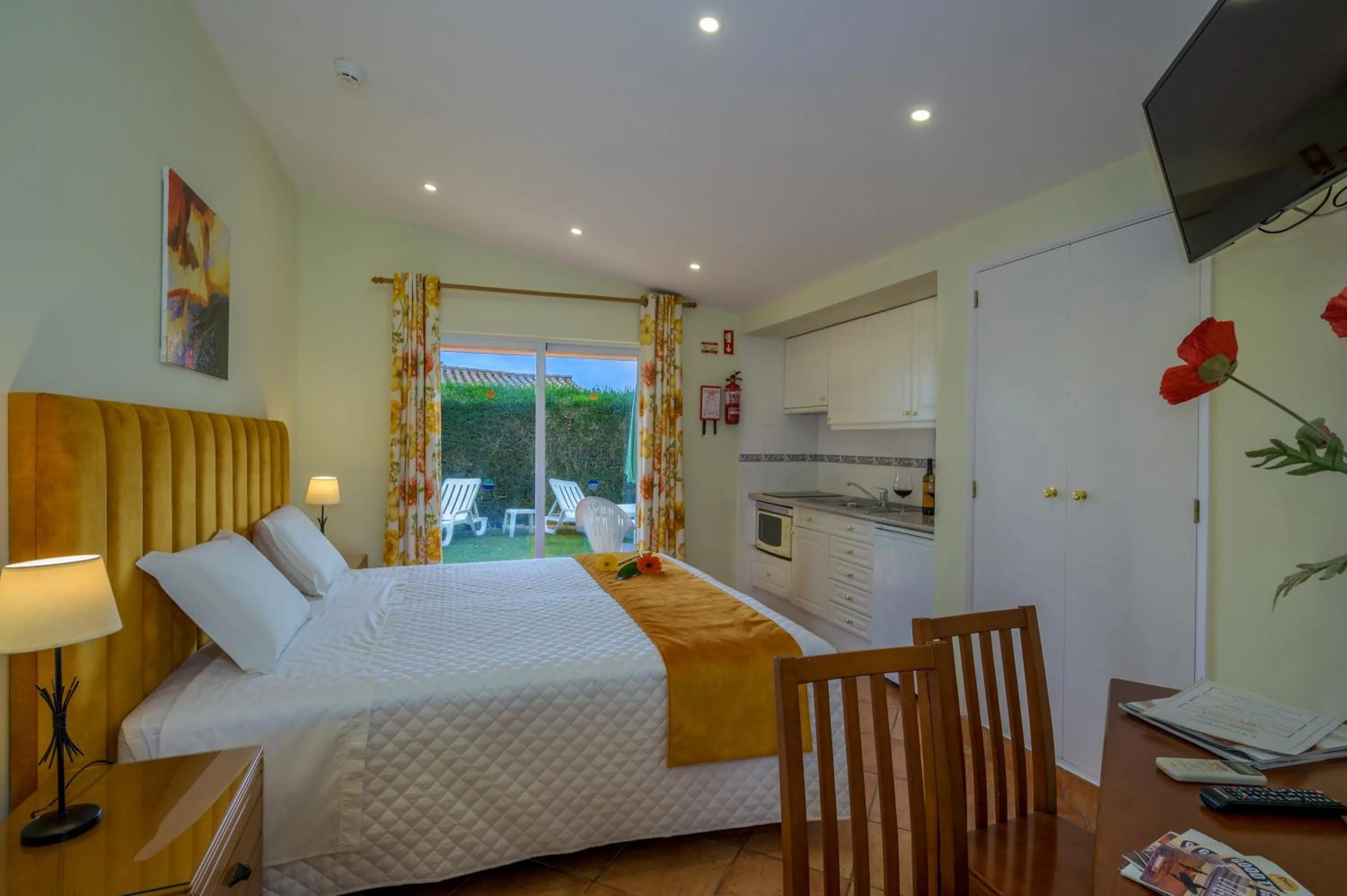 Photo of the whole room, Bed in Canavial I & II Apartamentos