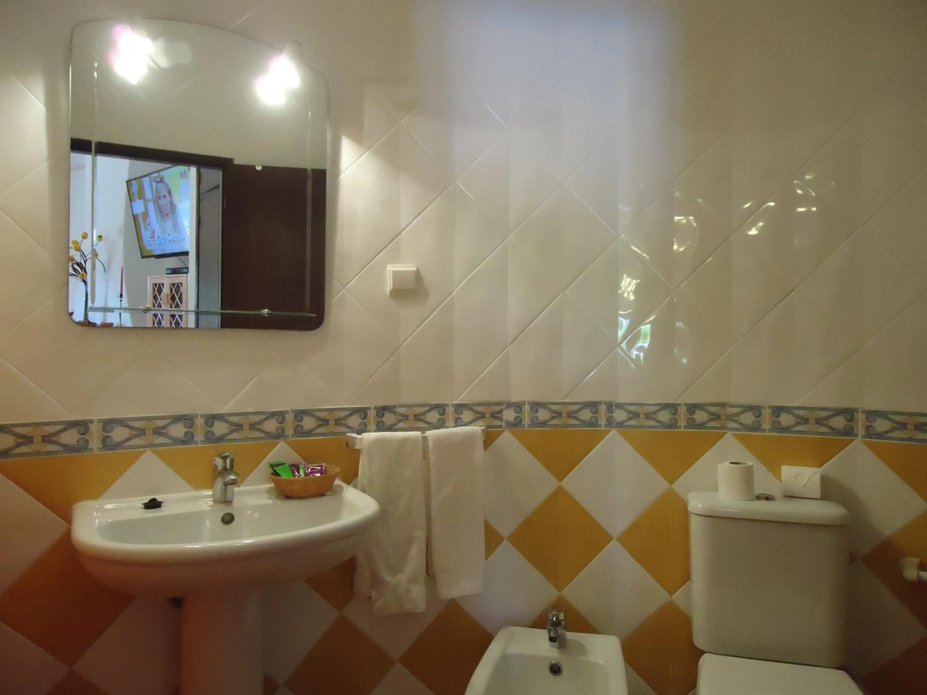 Bathroom in Canavial I & II Apartamentos