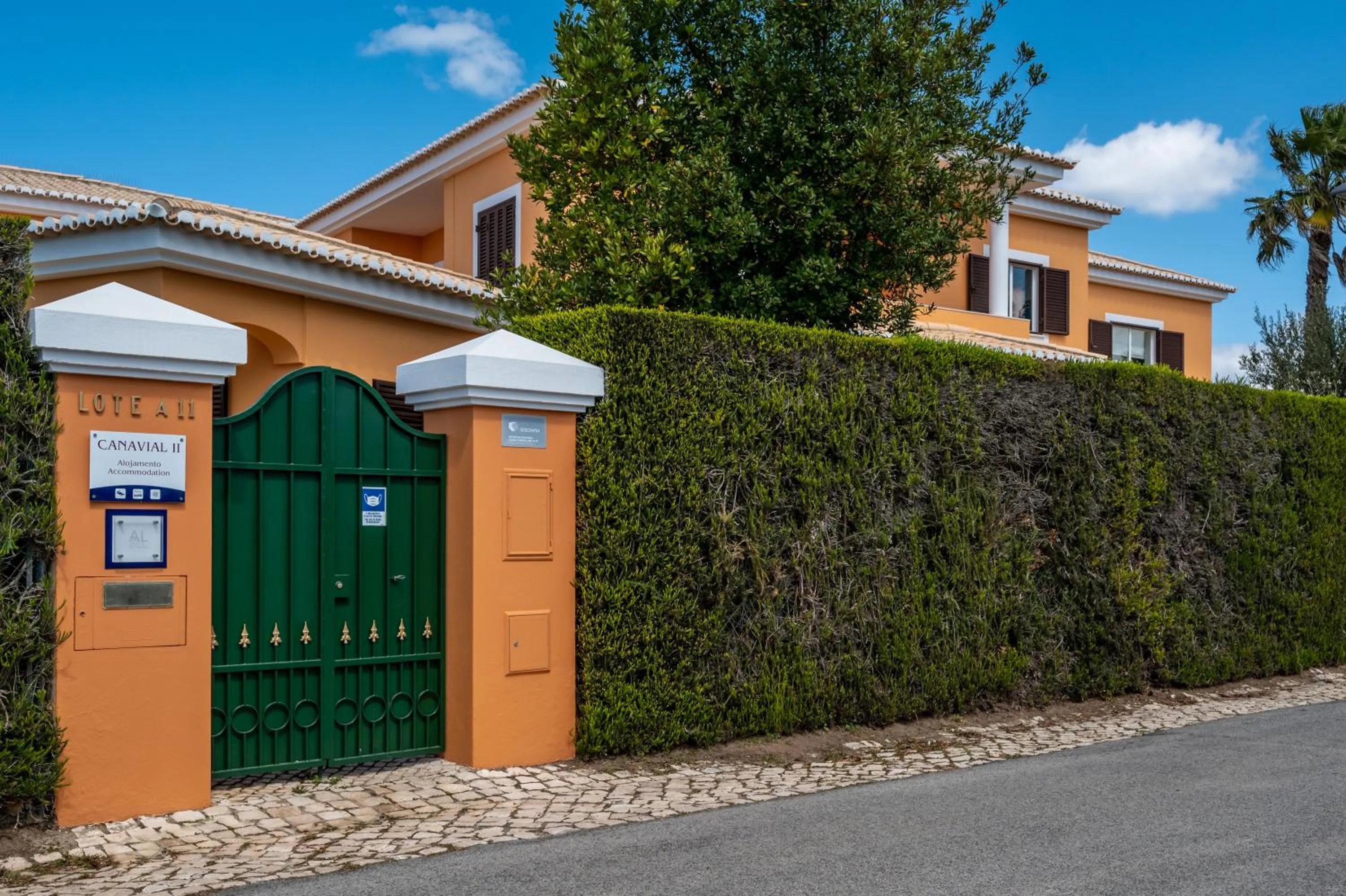 Facade/entrance in Canavial I & II Apartamentos