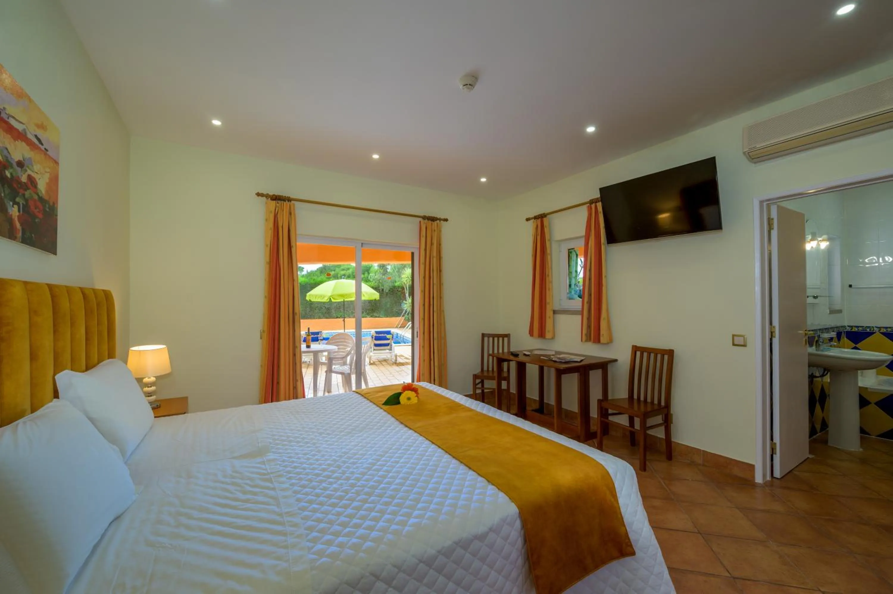 Photo of the whole room, Bed in Canavial I & II Apartamentos