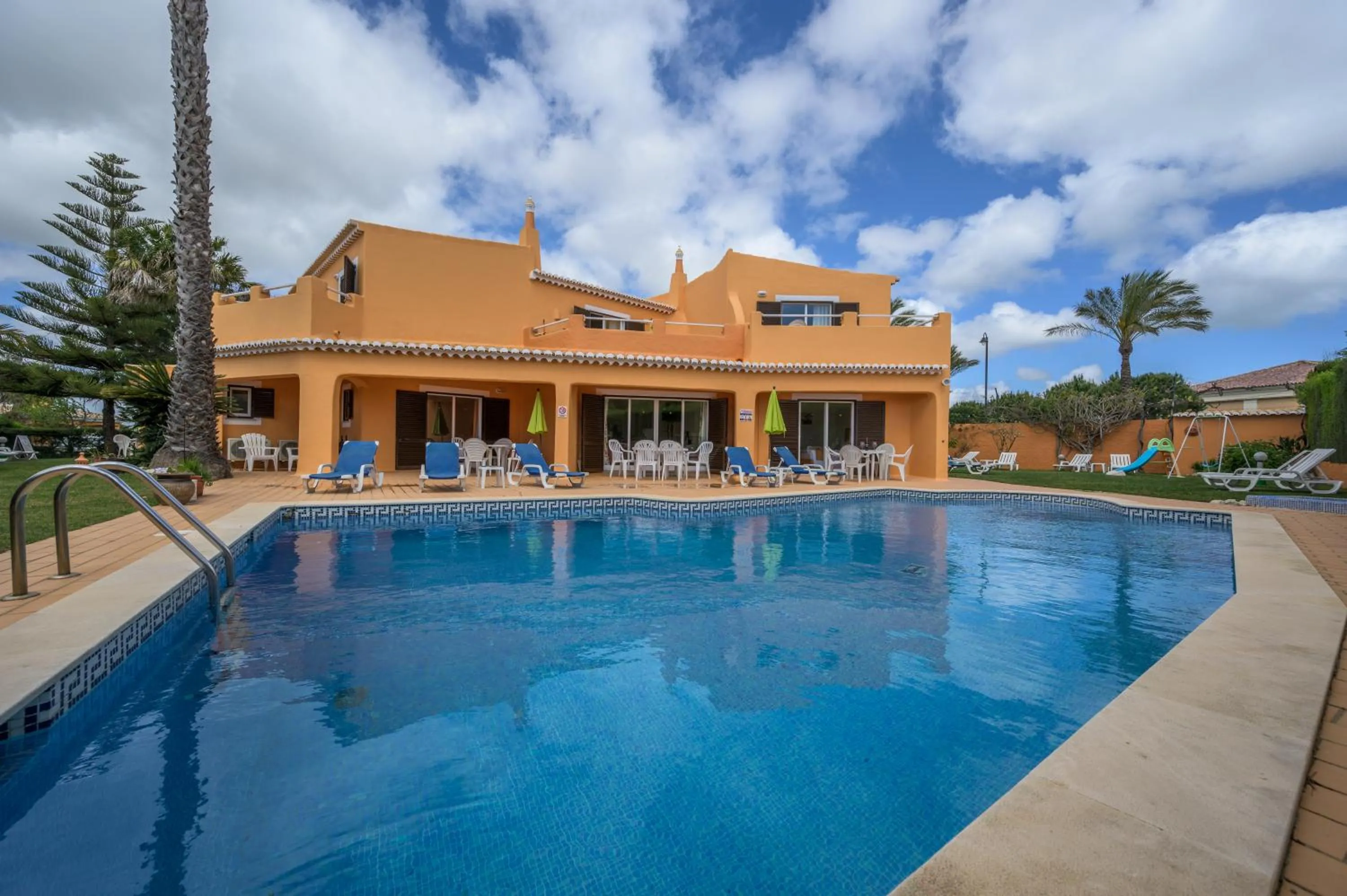 Swimming pool in Canavial I & II Apartamentos