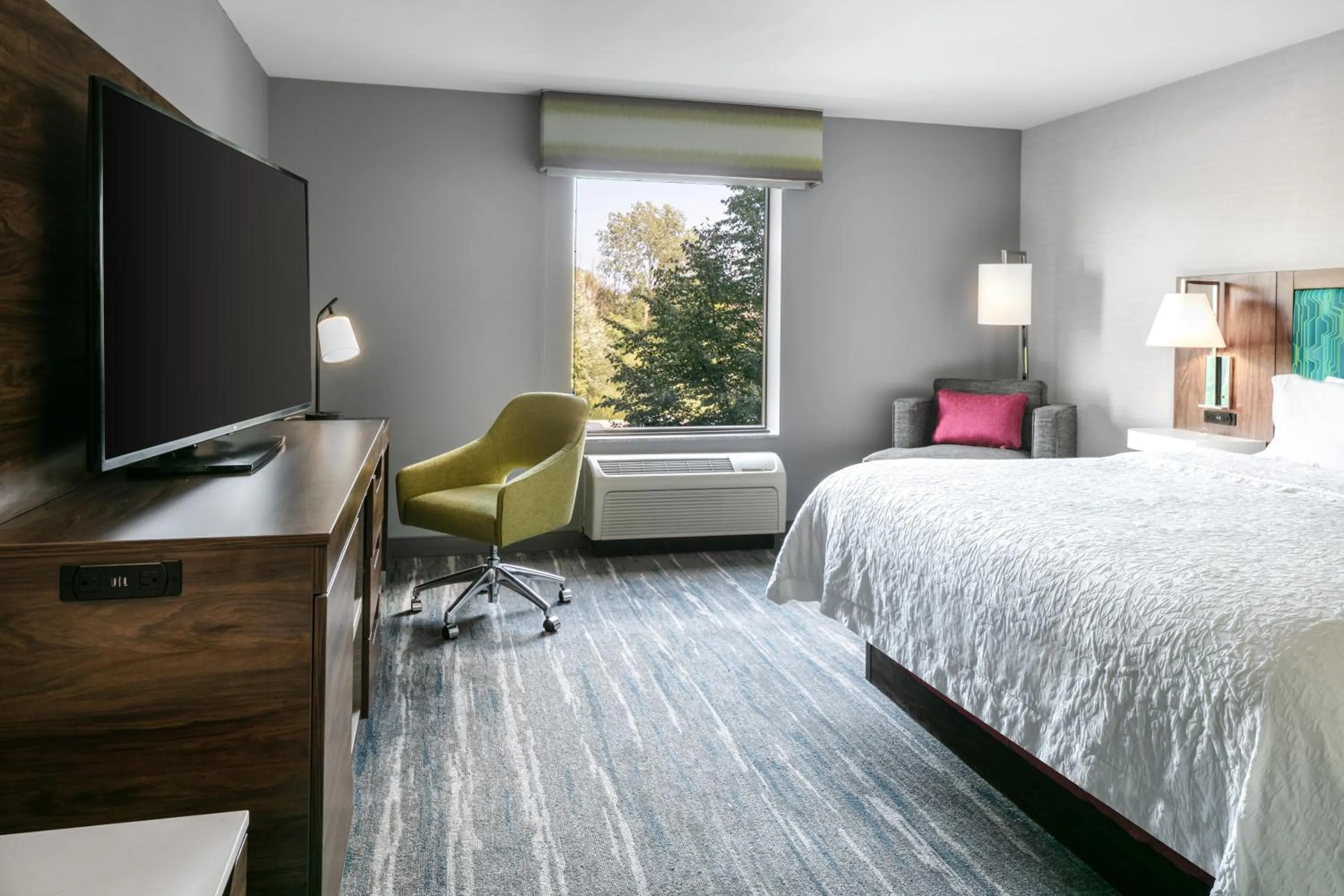 Bed in Hampton Inn & Suites Grafton