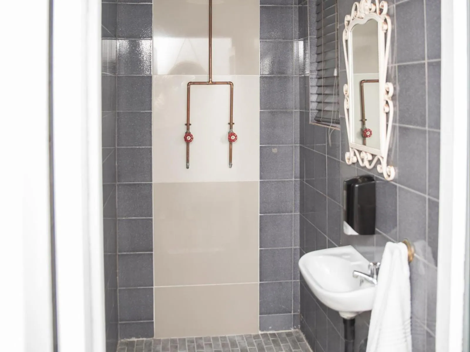 Bathroom in Bluewater Guesthouse