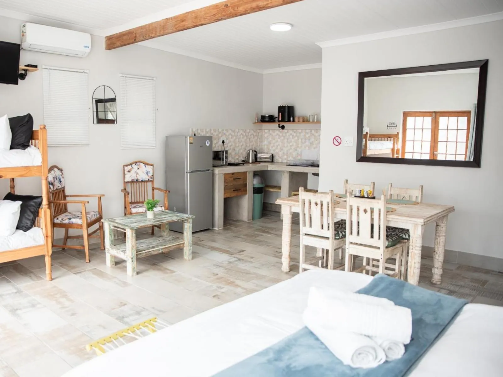 Photo of the whole room, Bed in Bluewater Guesthouse