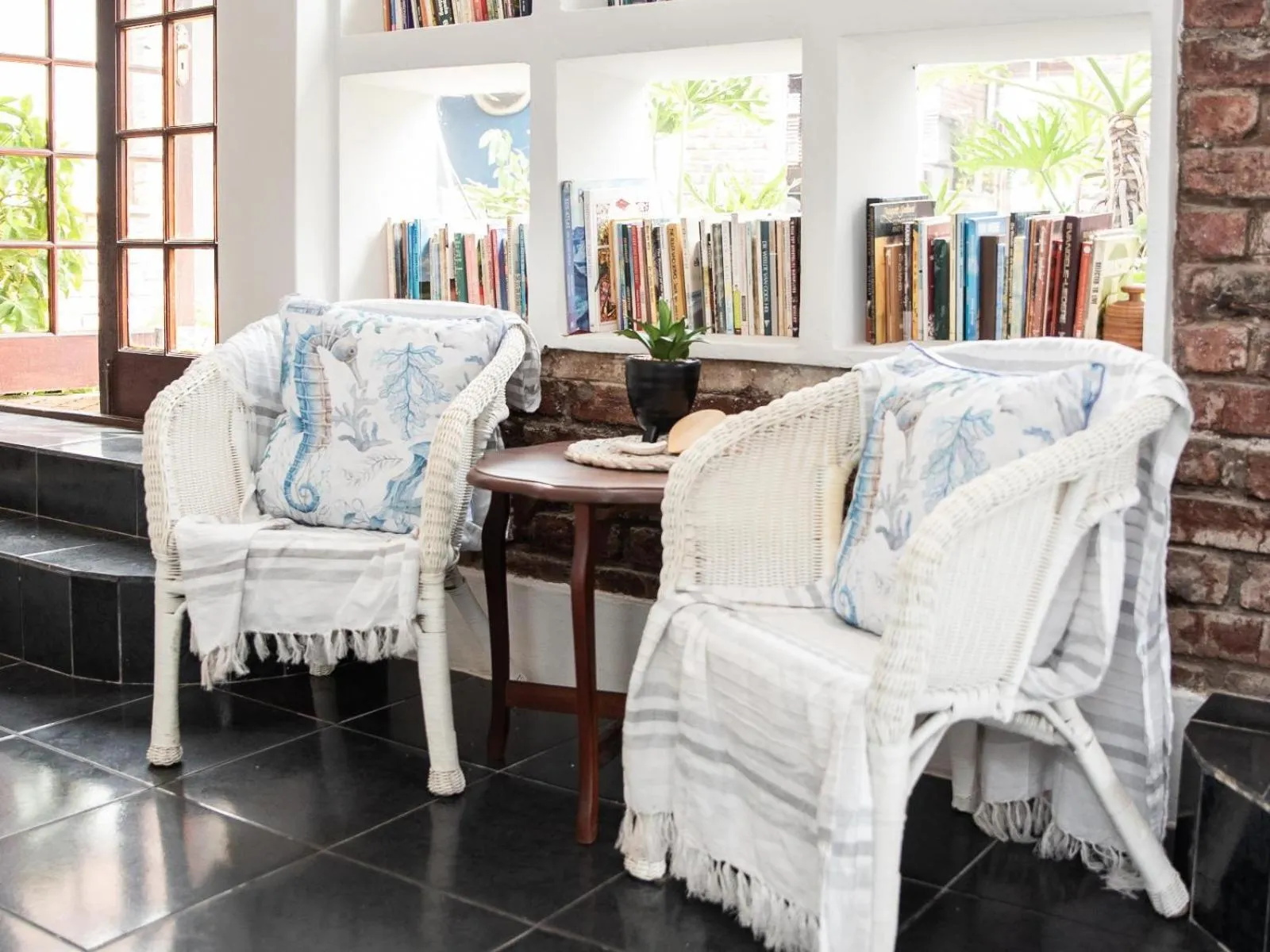 Library in Bluewater Guesthouse