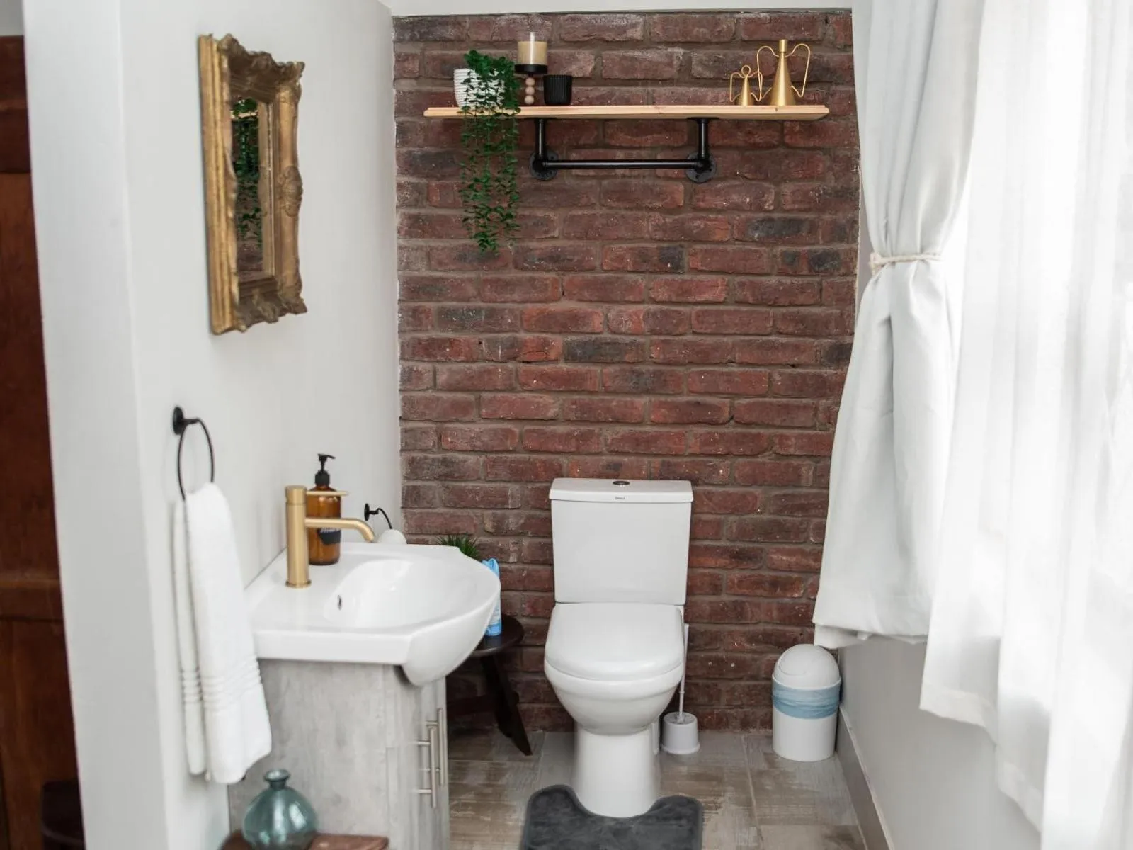 Bathroom in Bluewater Guesthouse