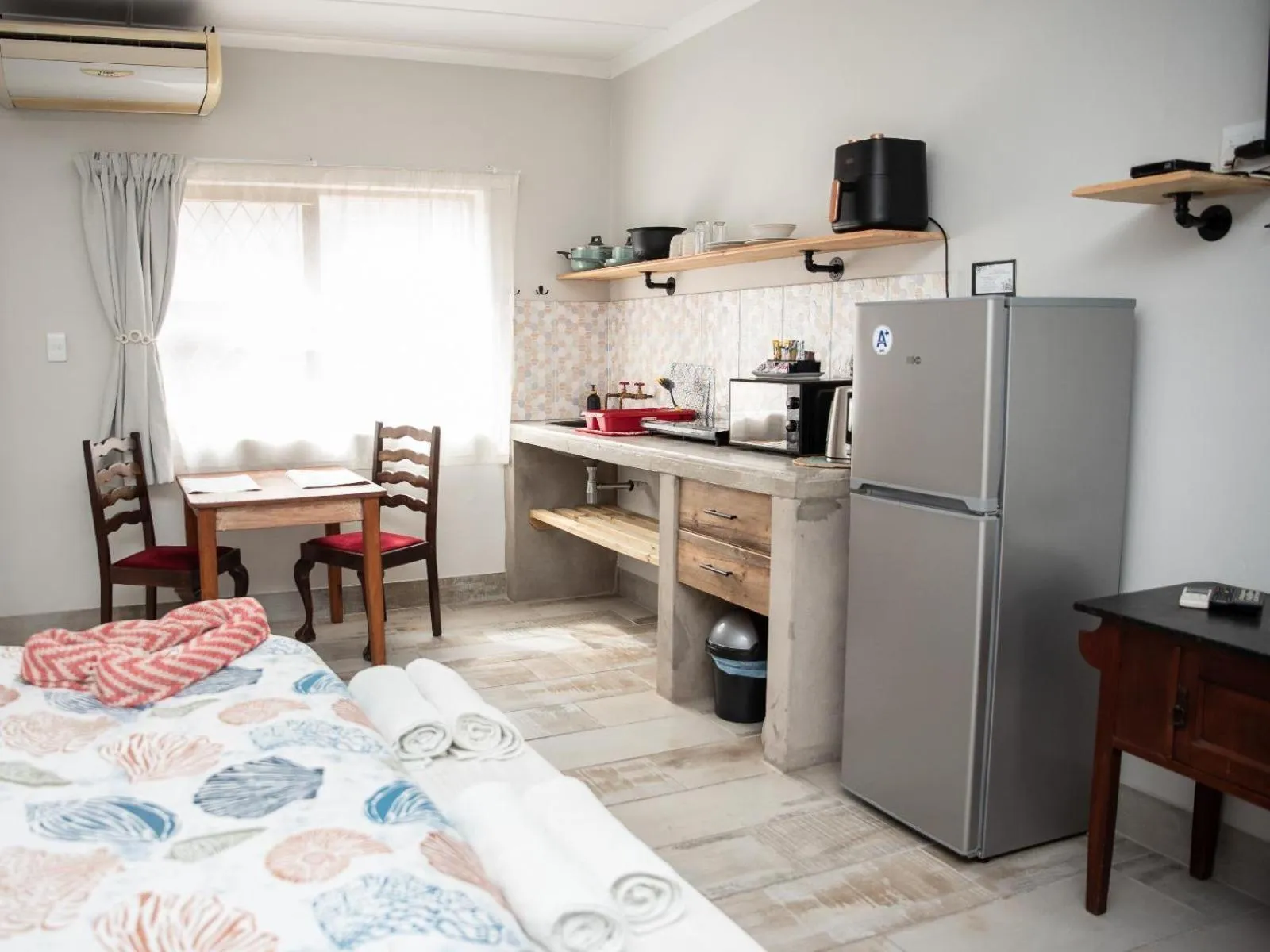 Dining area in Bluewater Guesthouse