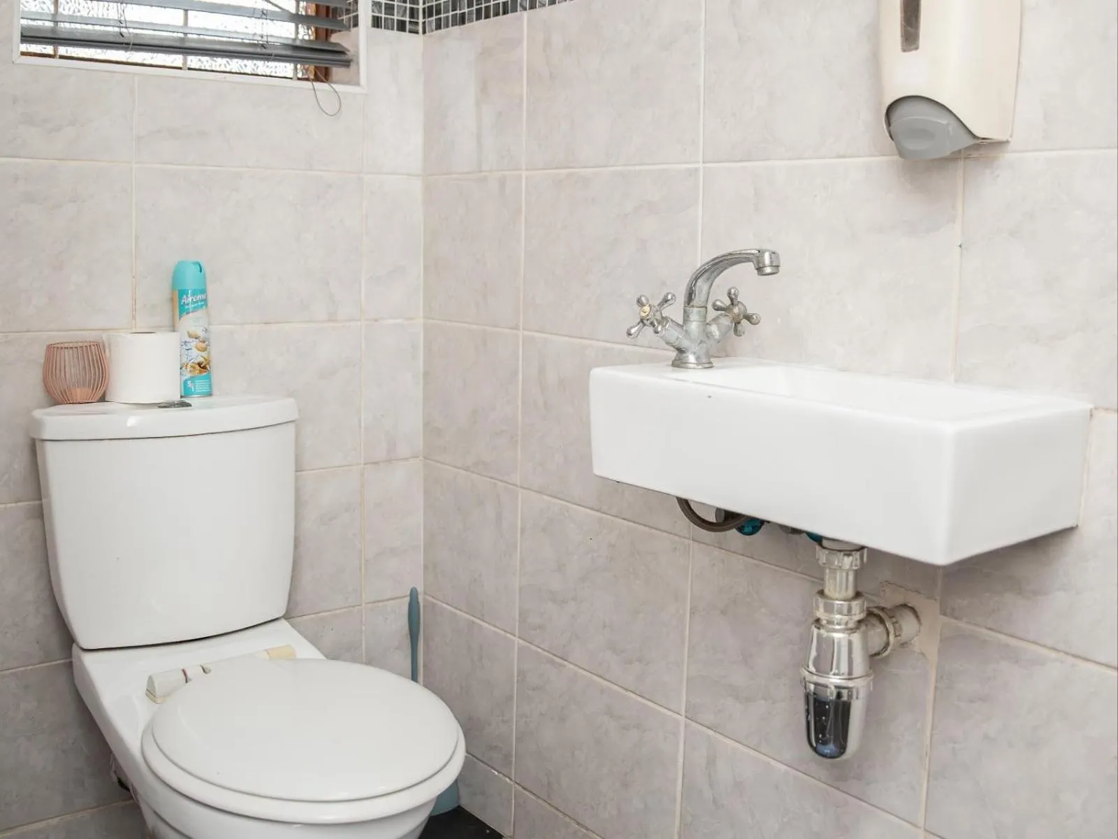 Bathroom in Bluewater Guesthouse