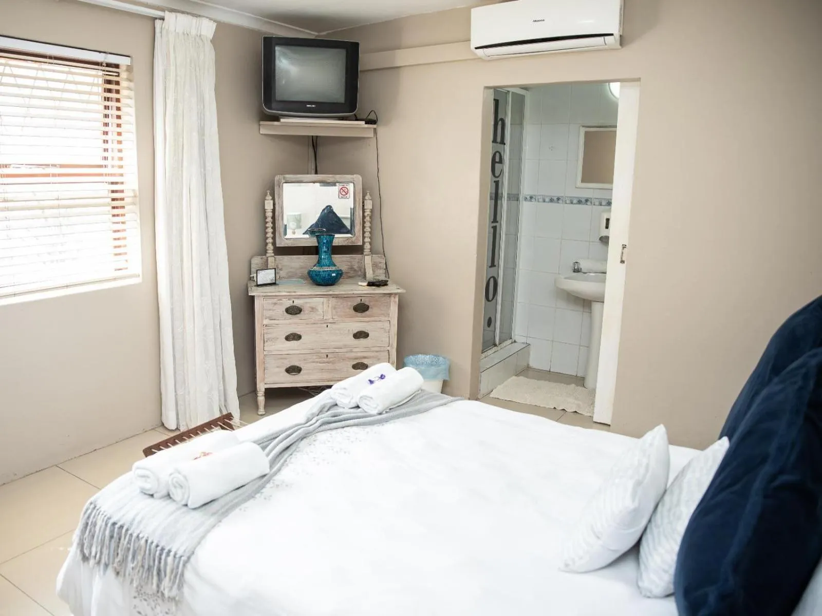 Photo of the whole room, Bed in Bluewater Guesthouse