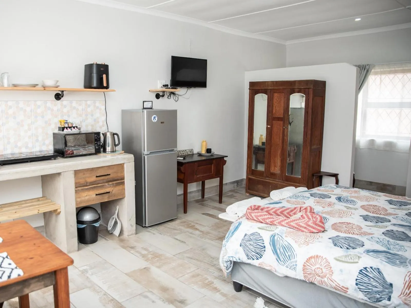 Photo of the whole room, Bed in Bluewater Guesthouse