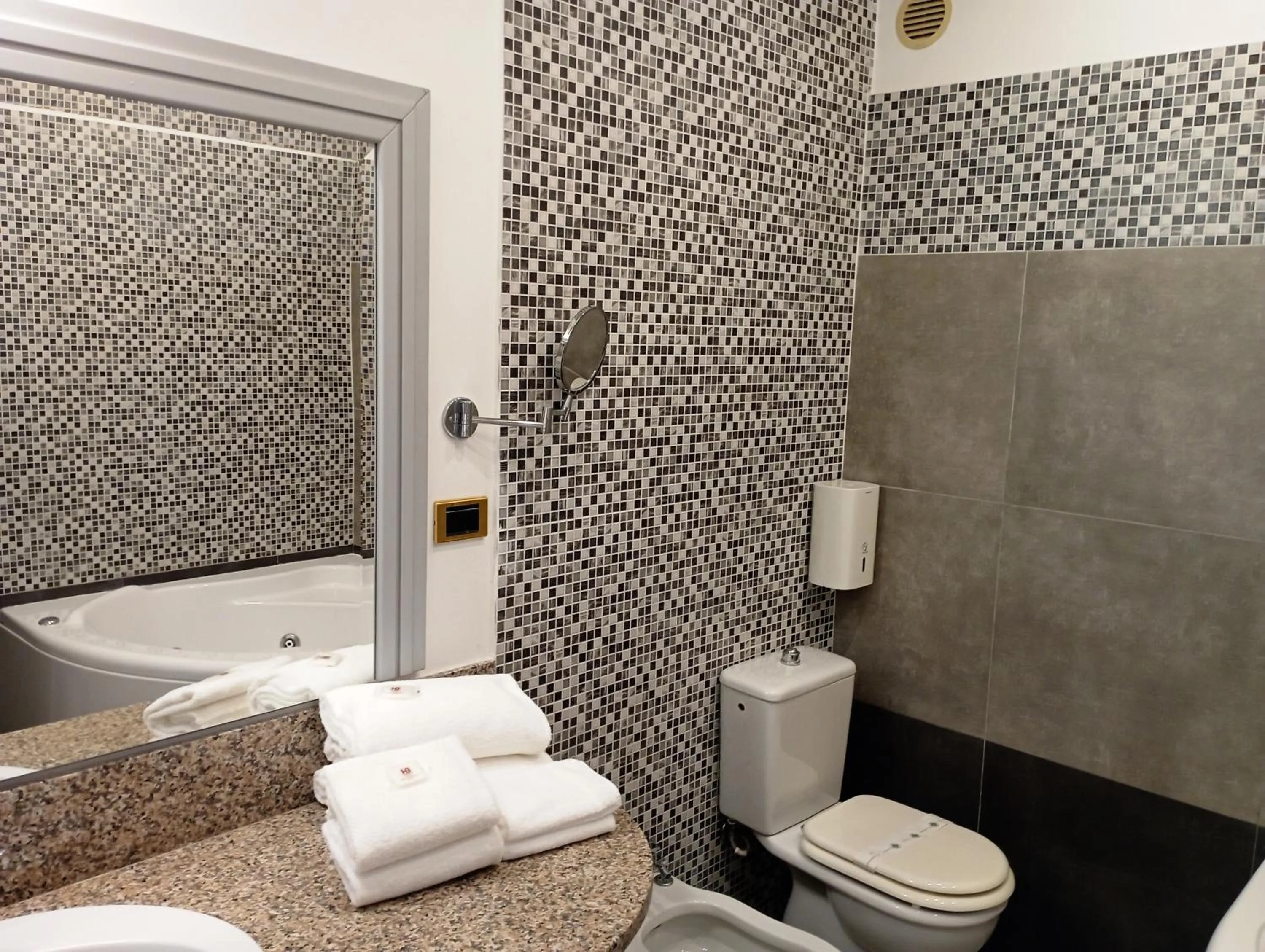 Bathroom in Hotel Grazia Deledda