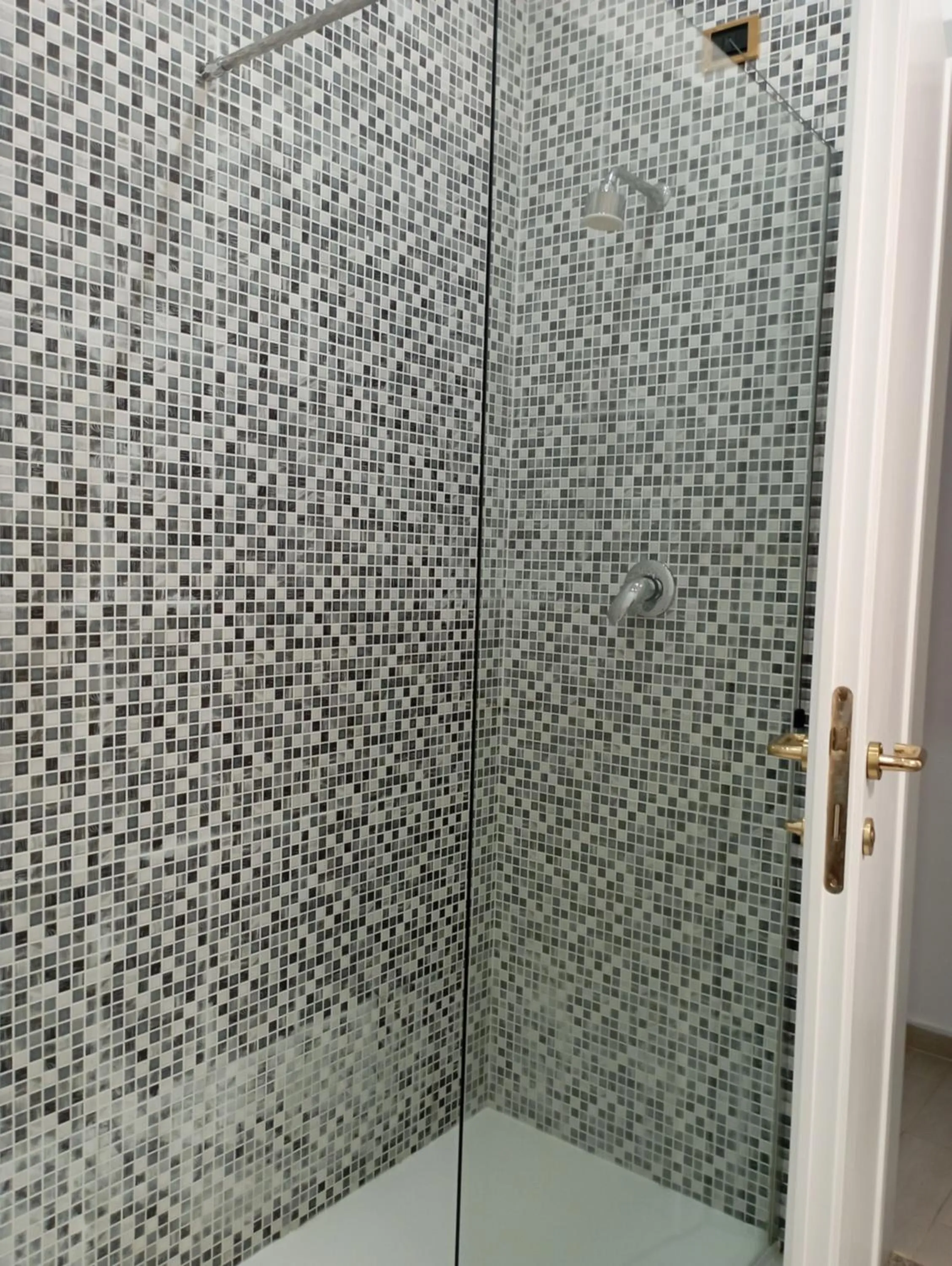 Shower in Hotel Grazia Deledda