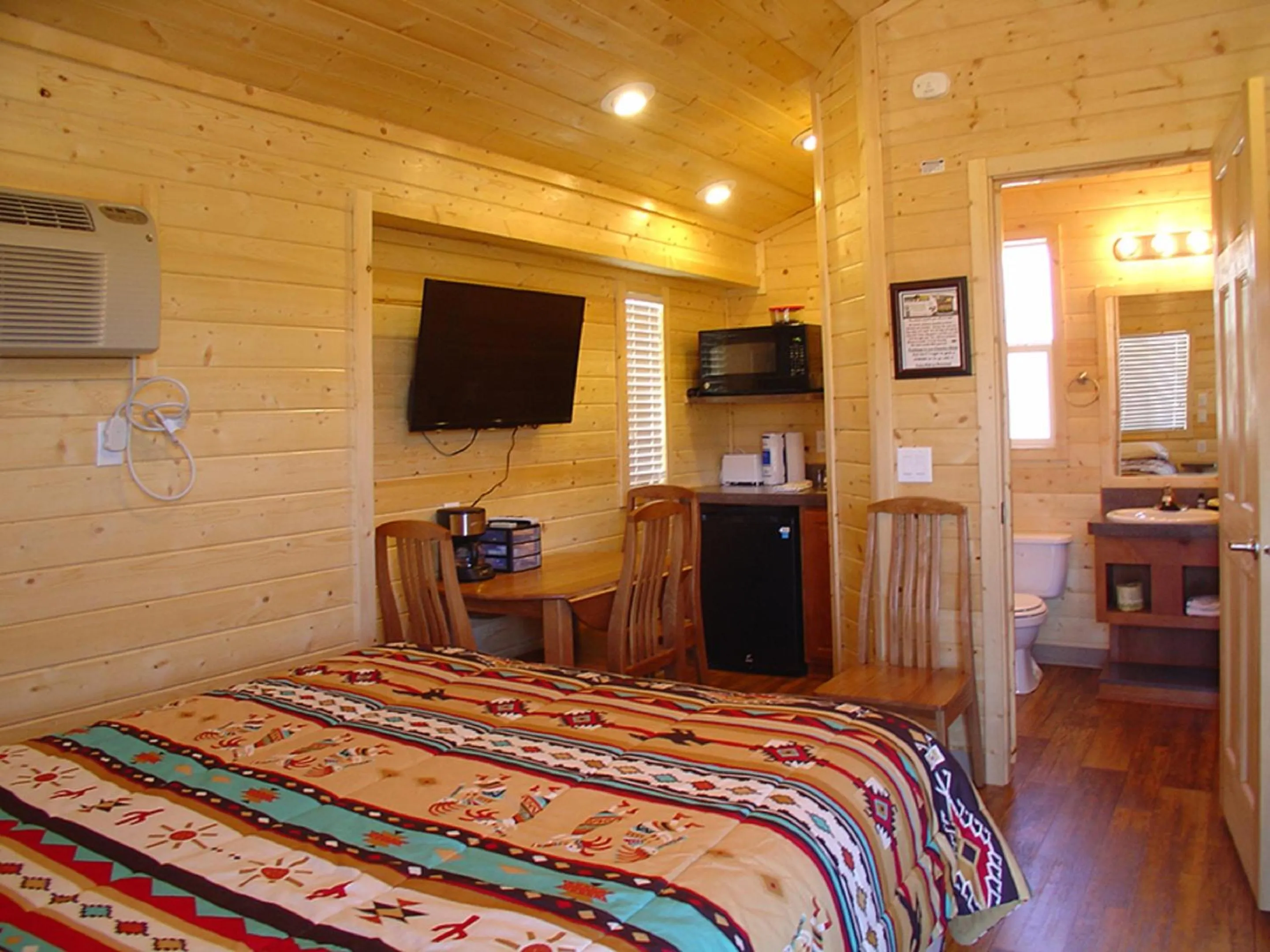Bedroom, Bed in Verde Valley Studio Cabin 1