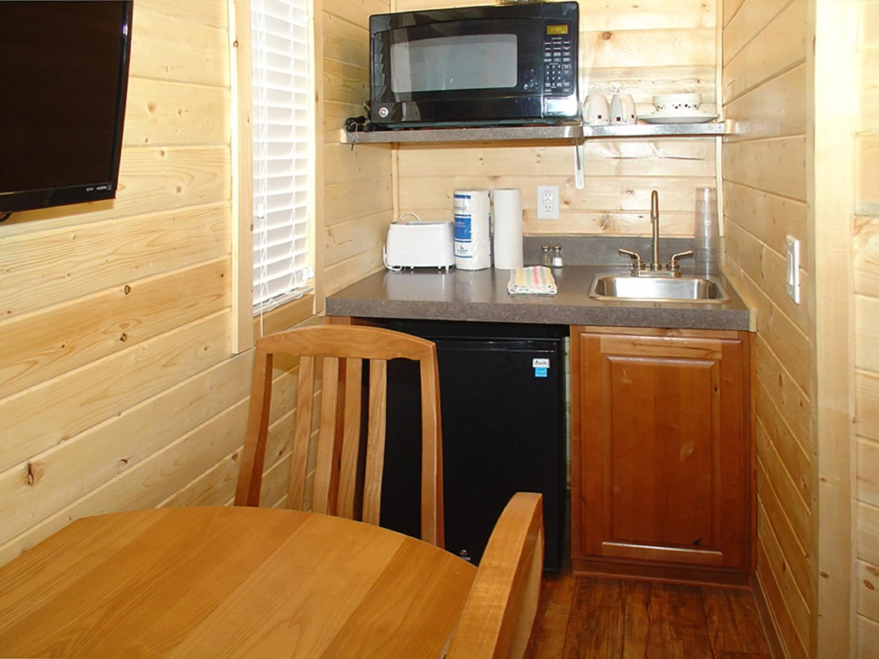 Kitchen or kitchenette in Verde Valley Studio Cabin 1