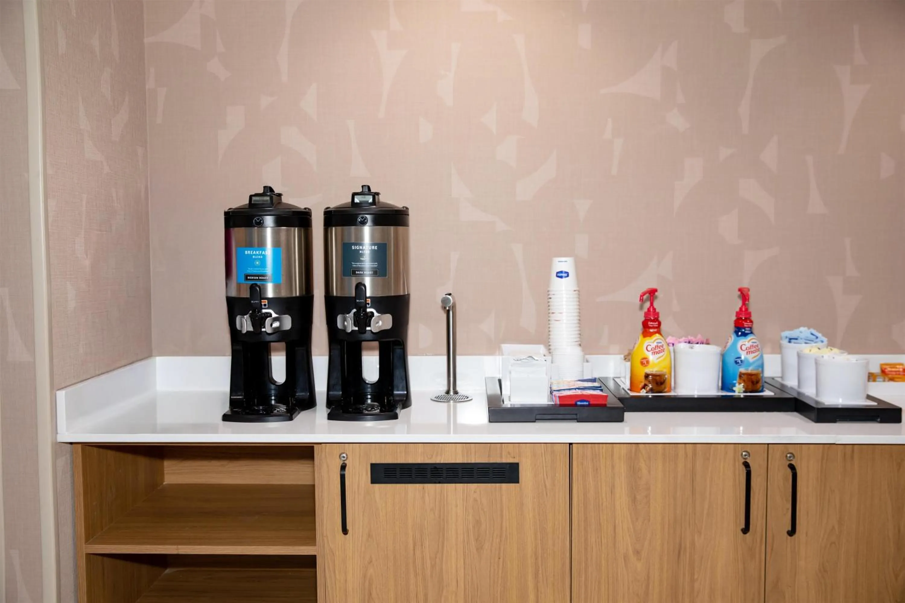 Dining area in Hampton Inn & Suites Jennings