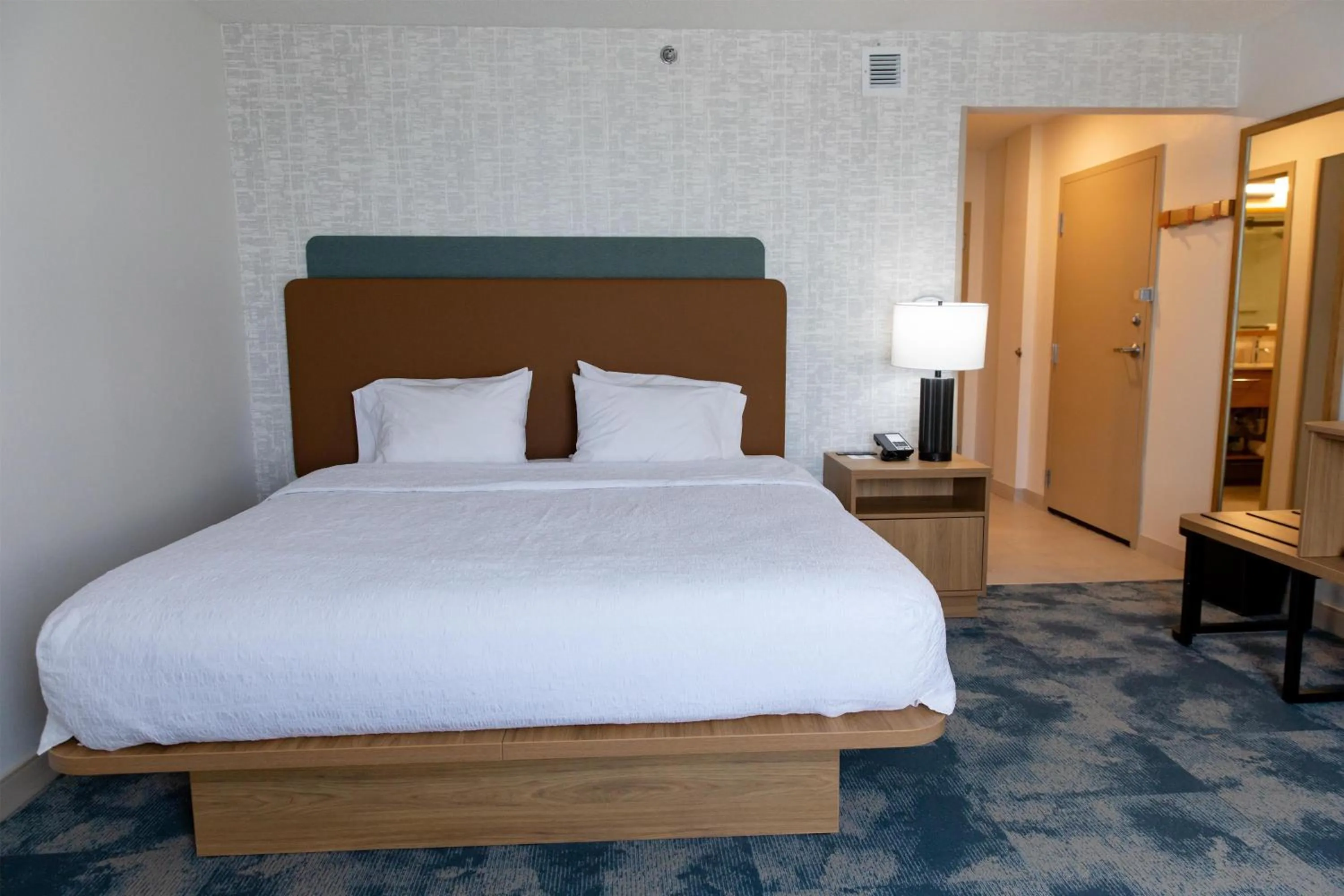 Bed in Hampton Inn & Suites Jennings