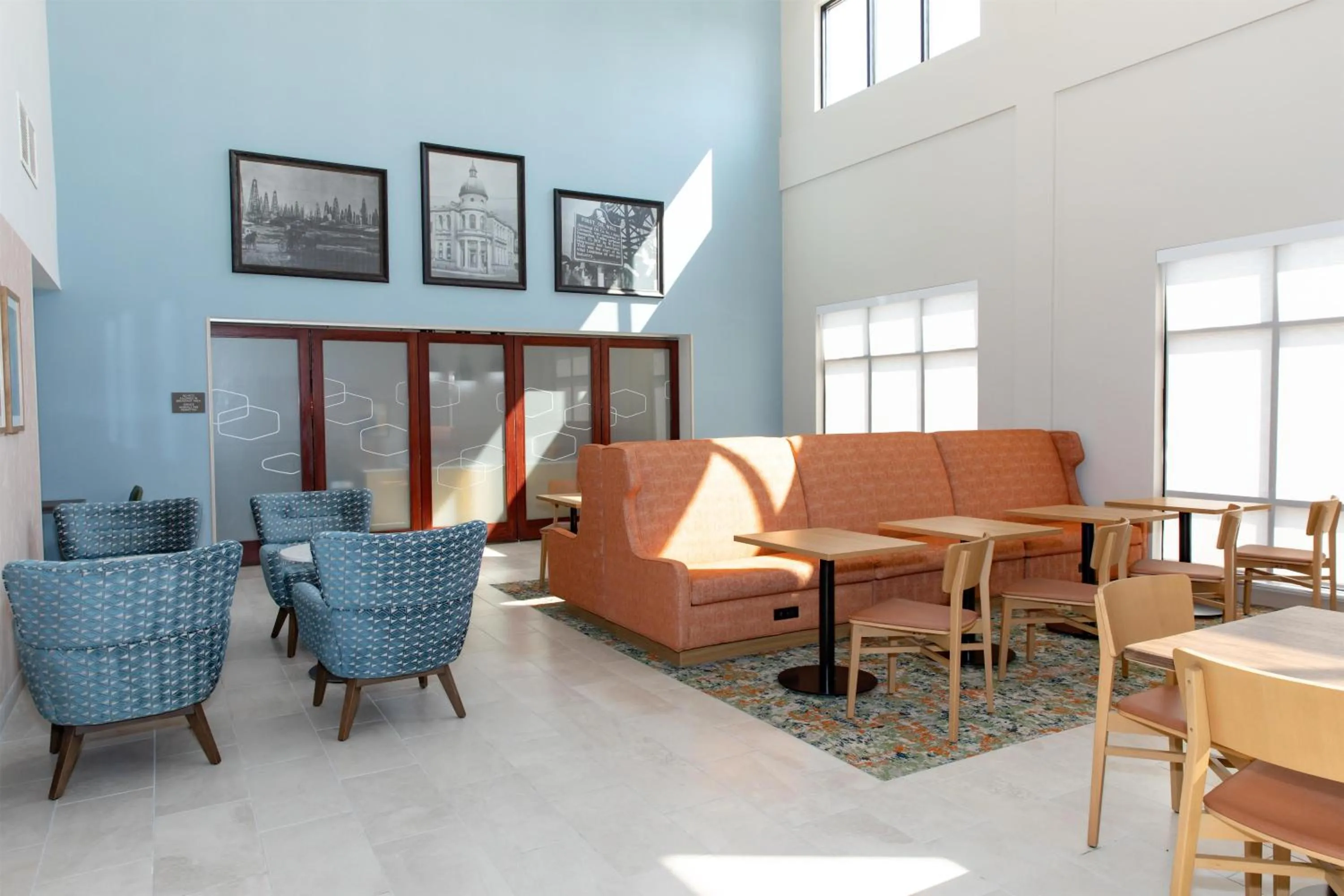 Breakfast in Hampton Inn & Suites Jennings