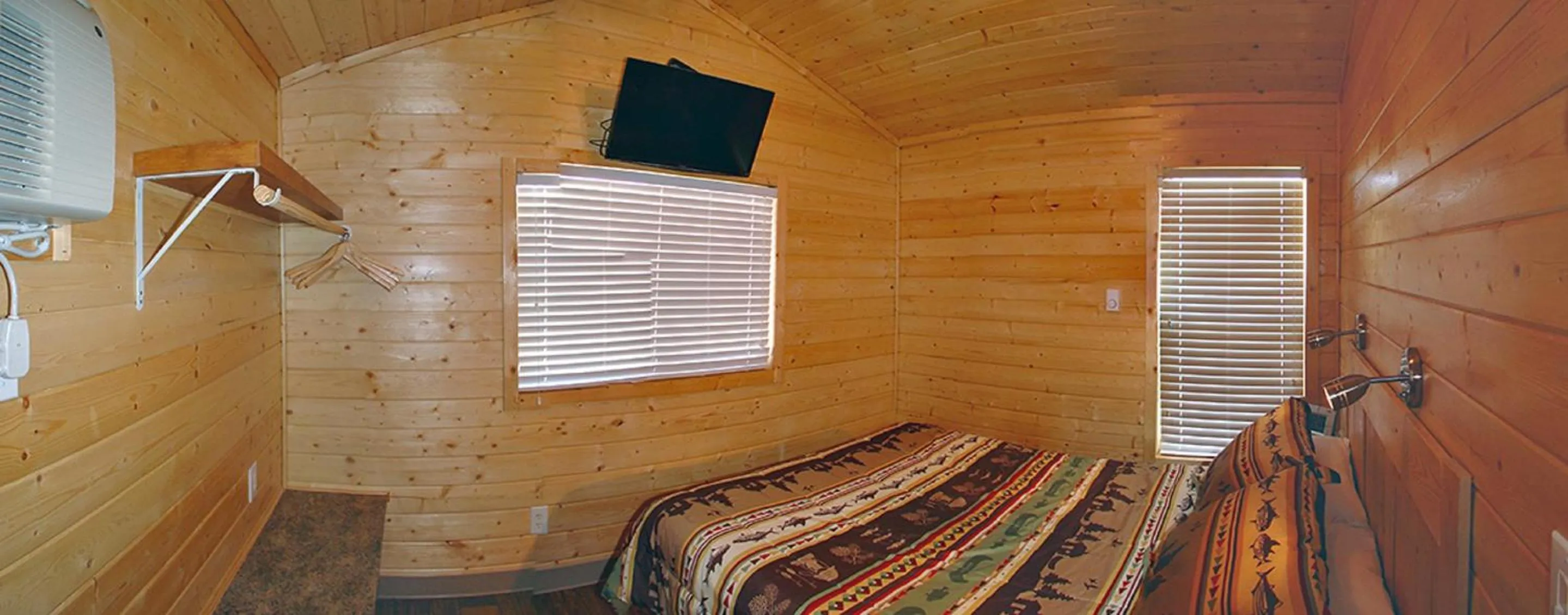 Bedroom in Verde Valley Lawn Cottage 11