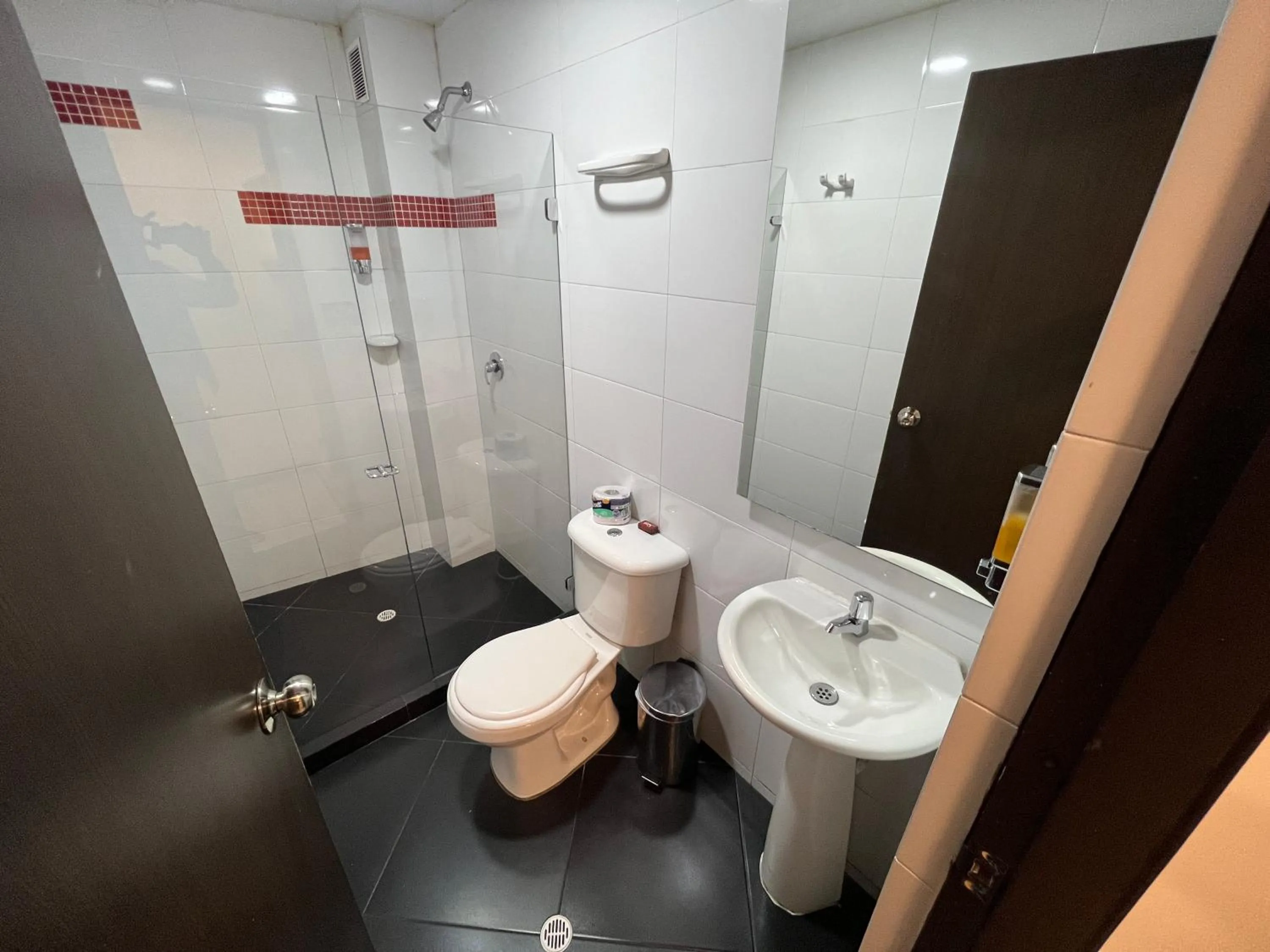 Bathroom in Hotel Ferias Park