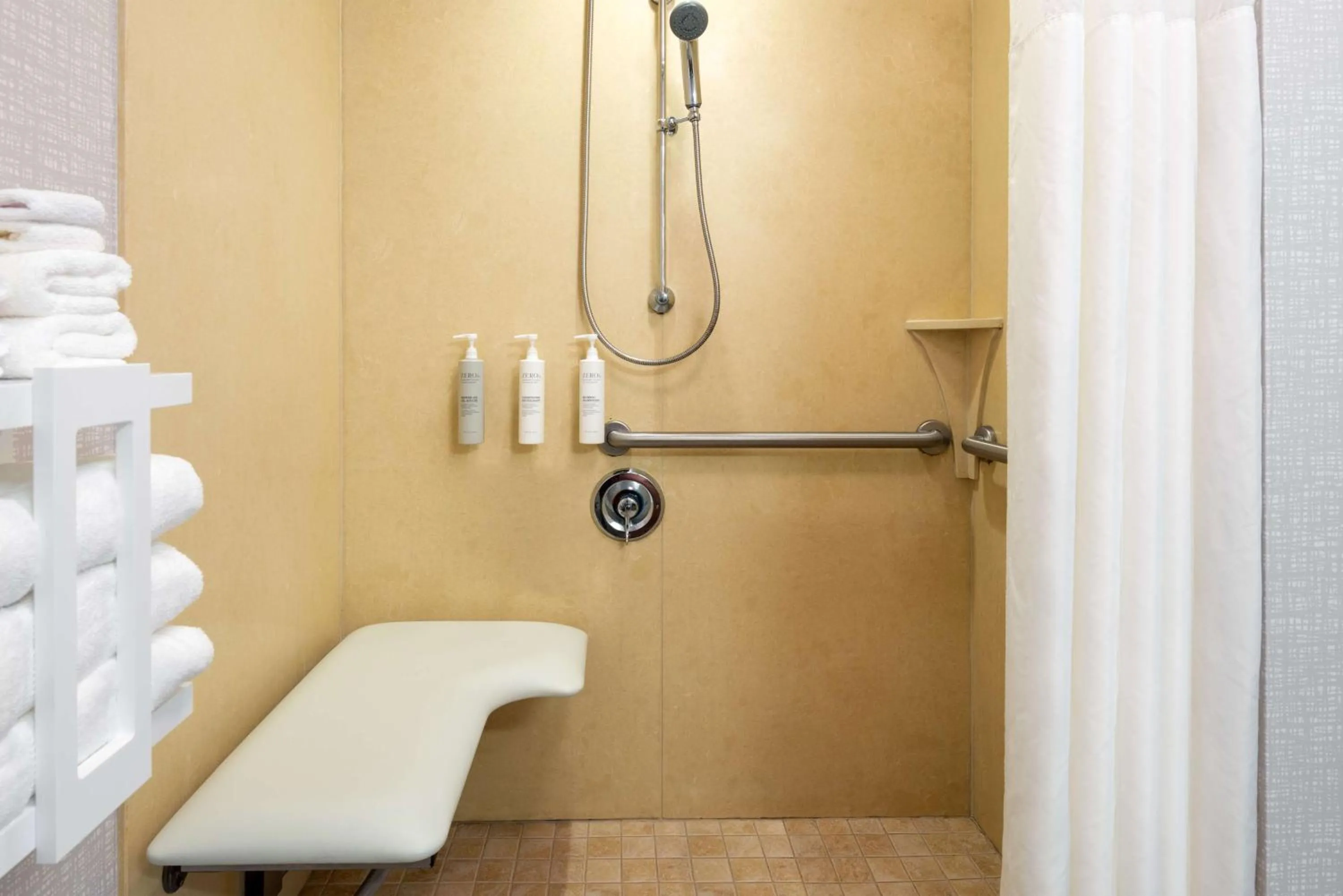 Bathroom in Hampton Inn and Suites Hartford/Farmington