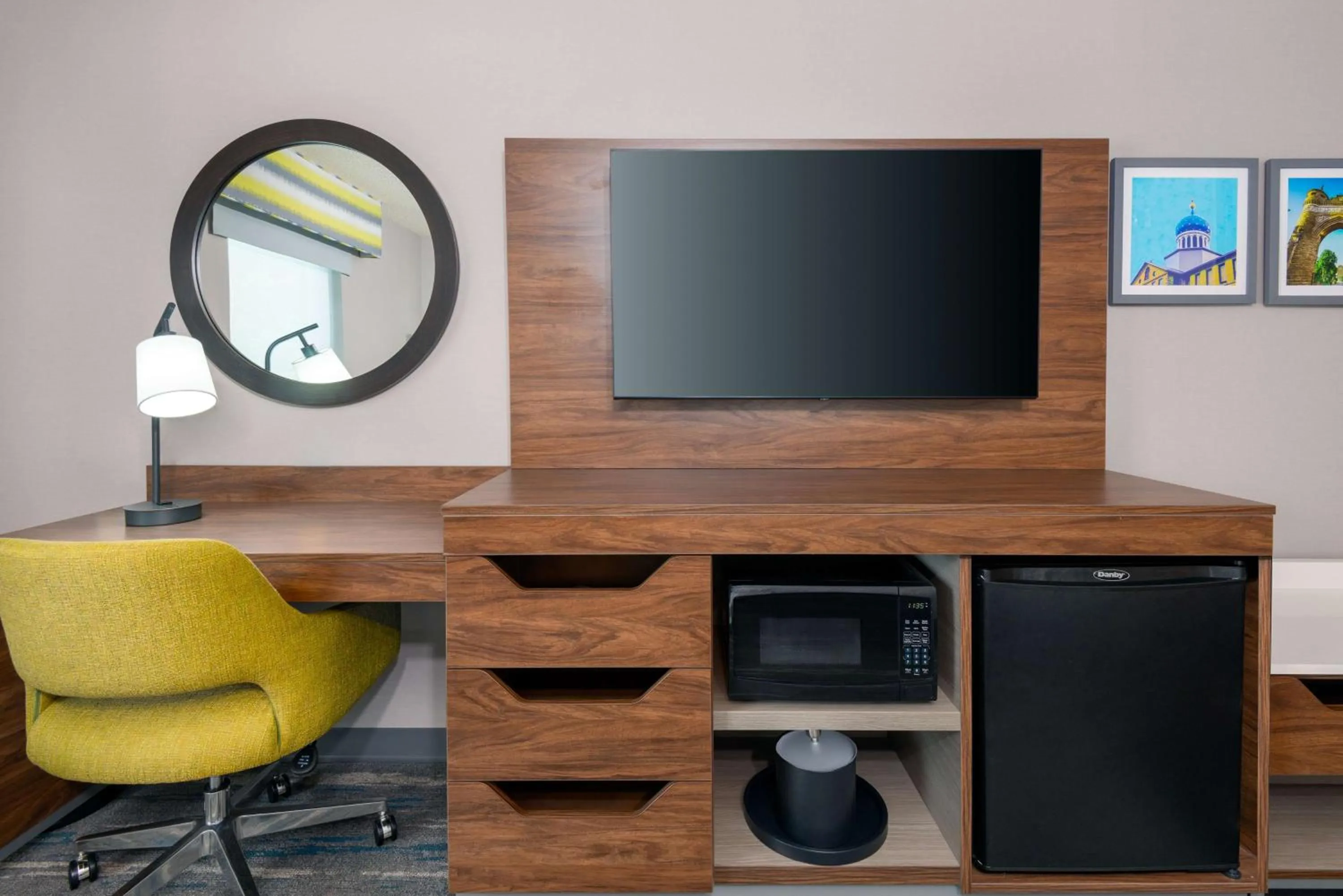 Bedroom in Hampton Inn and Suites Hartford/Farmington