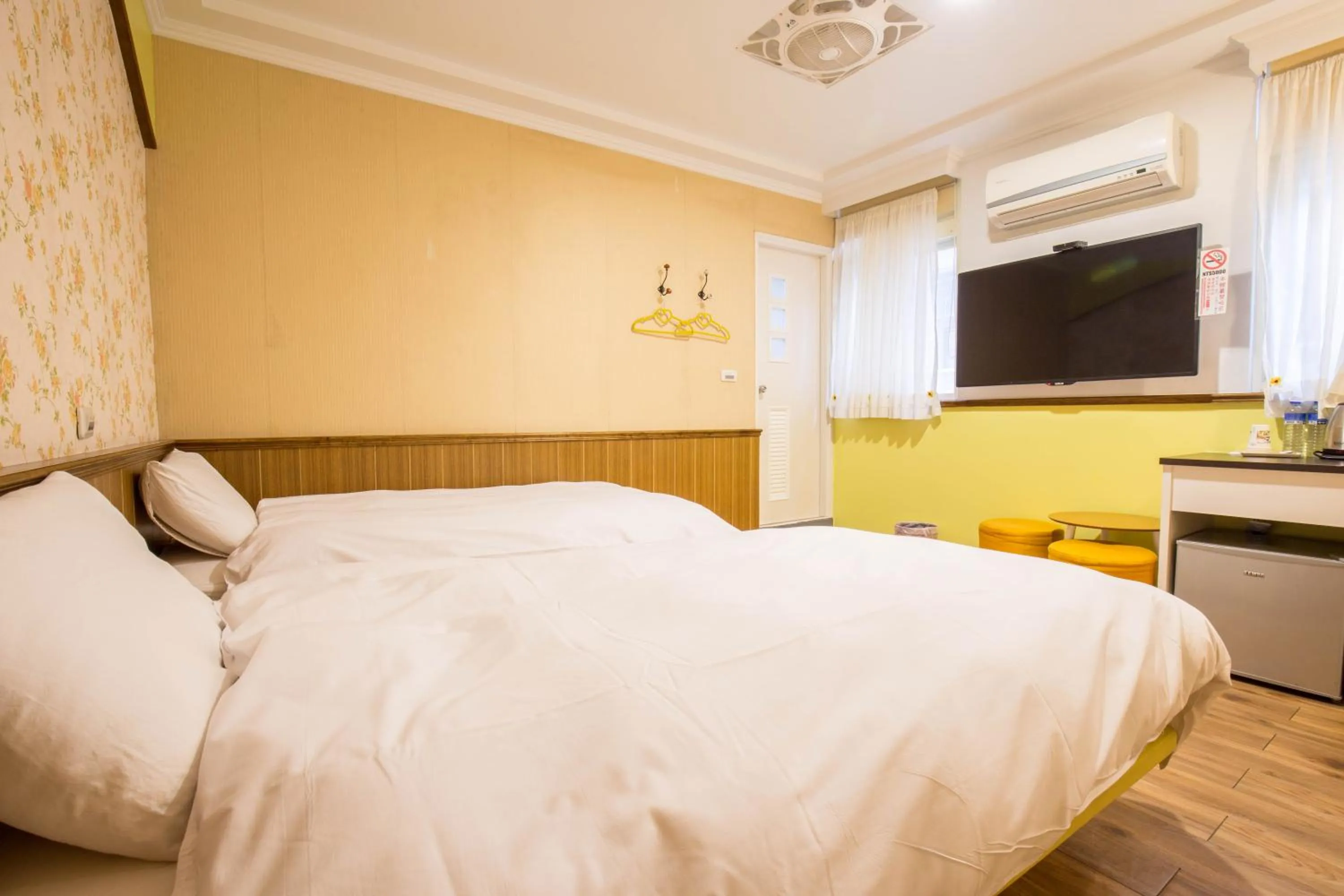 bunk bed, Bed in N. Castle Hotel