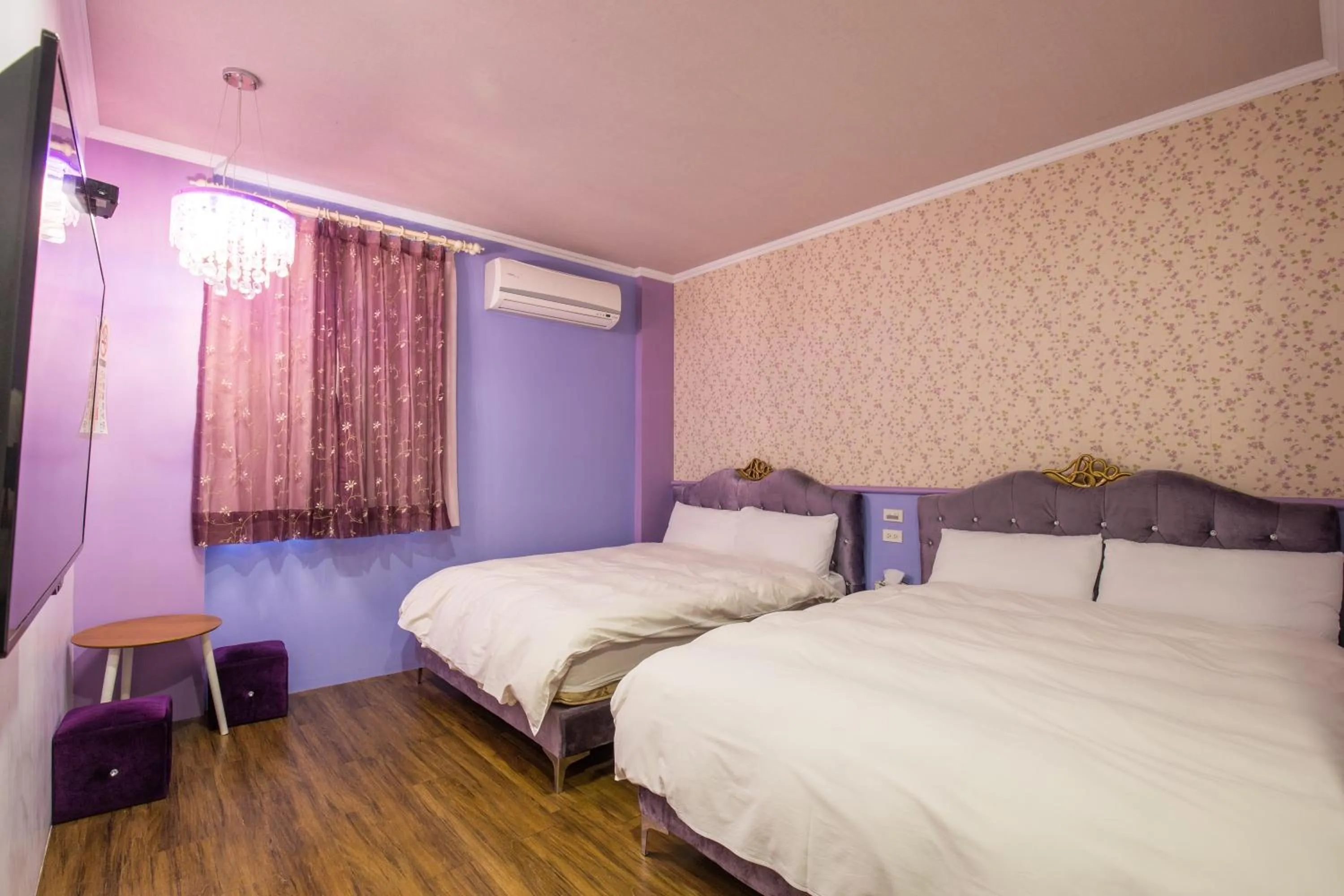 Photo of the whole room, Bed in N. Castle Hotel