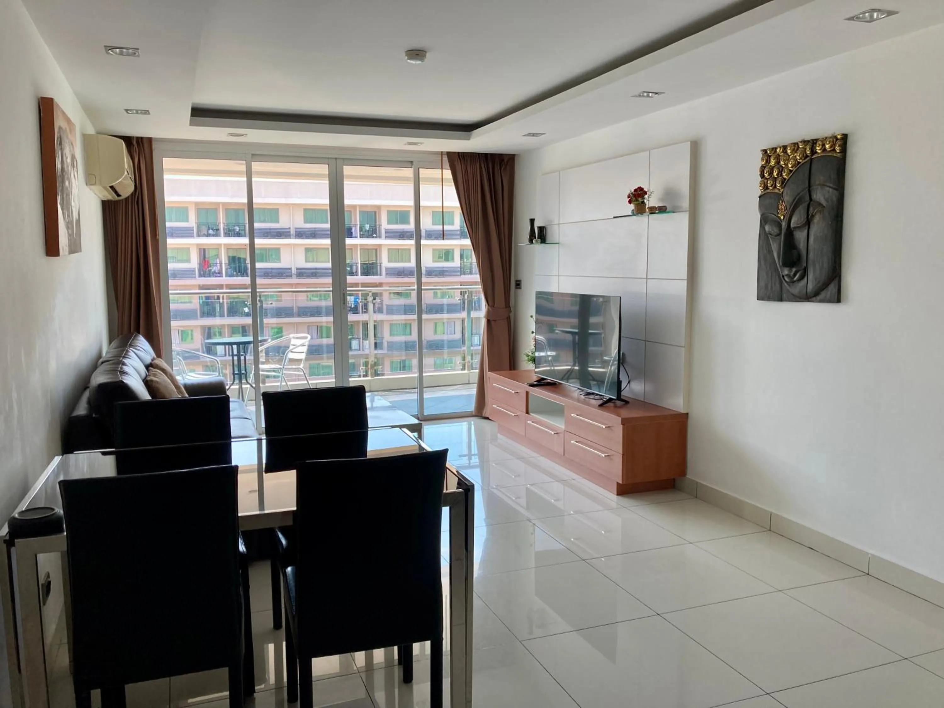 Living room in Hyde Park Residence by Pattaya Sunny rentals