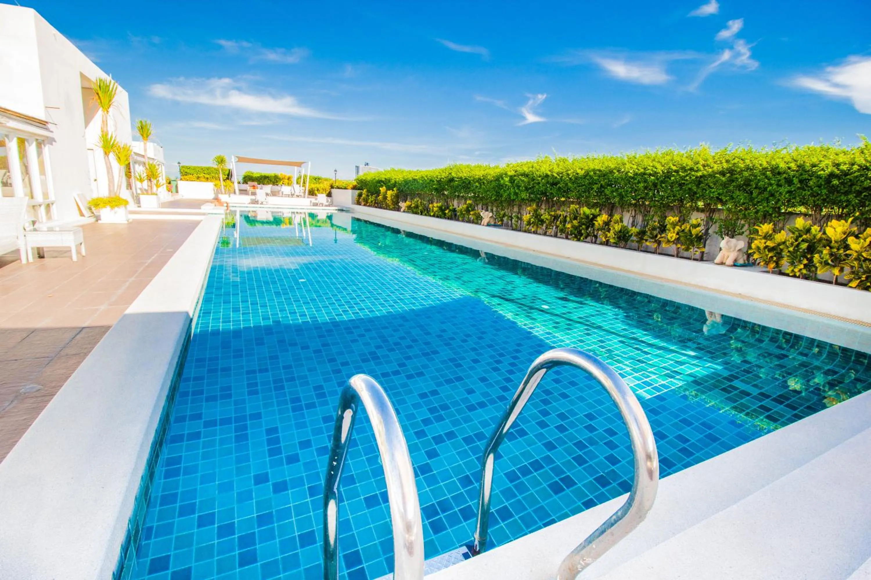 Swimming pool in Hyde Park Residence by Pattaya Sunny rentals