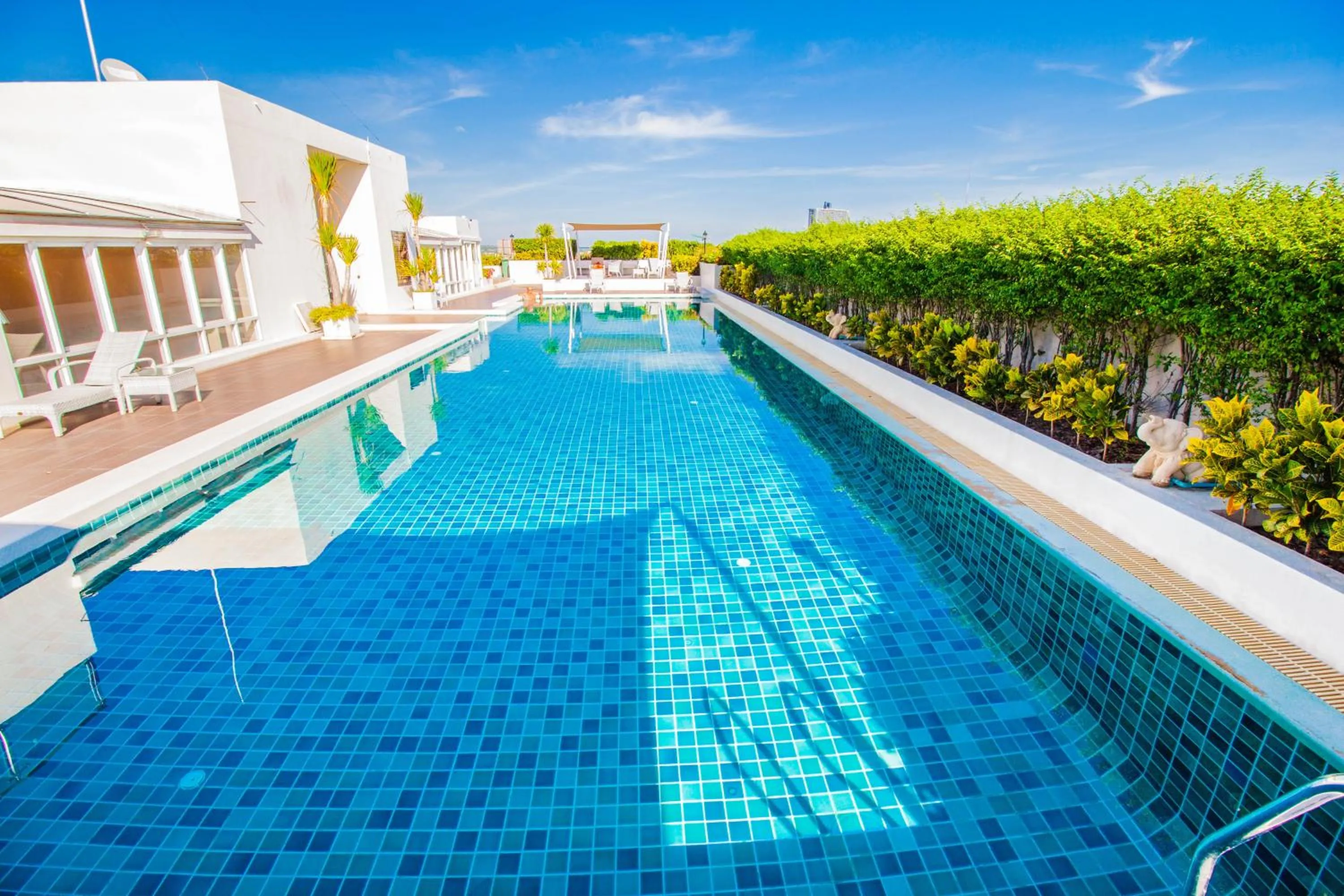 Swimming pool in Hyde Park Residence by Pattaya Sunny rentals
