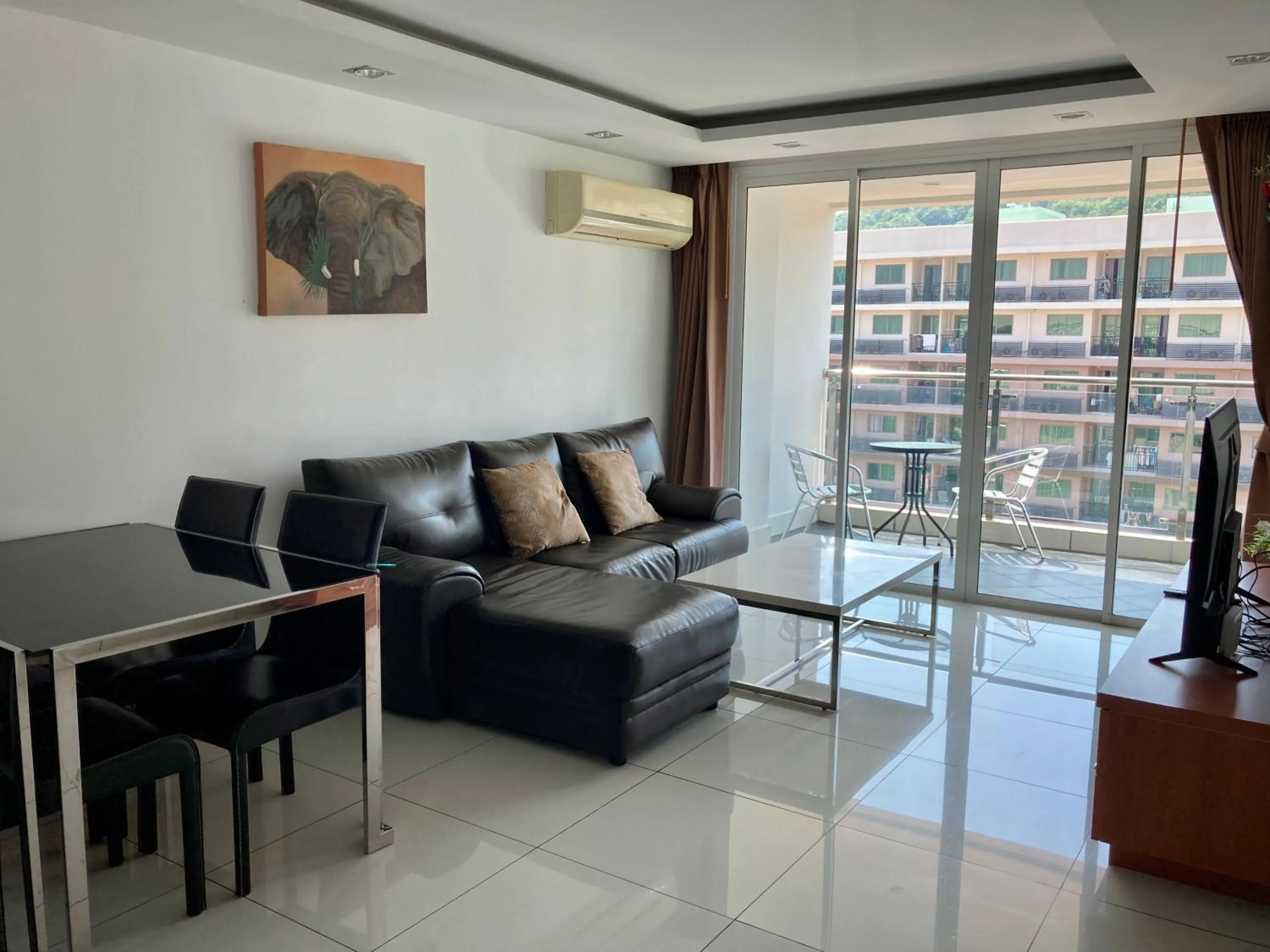 Living room in Hyde Park Residence by Pattaya Sunny rentals