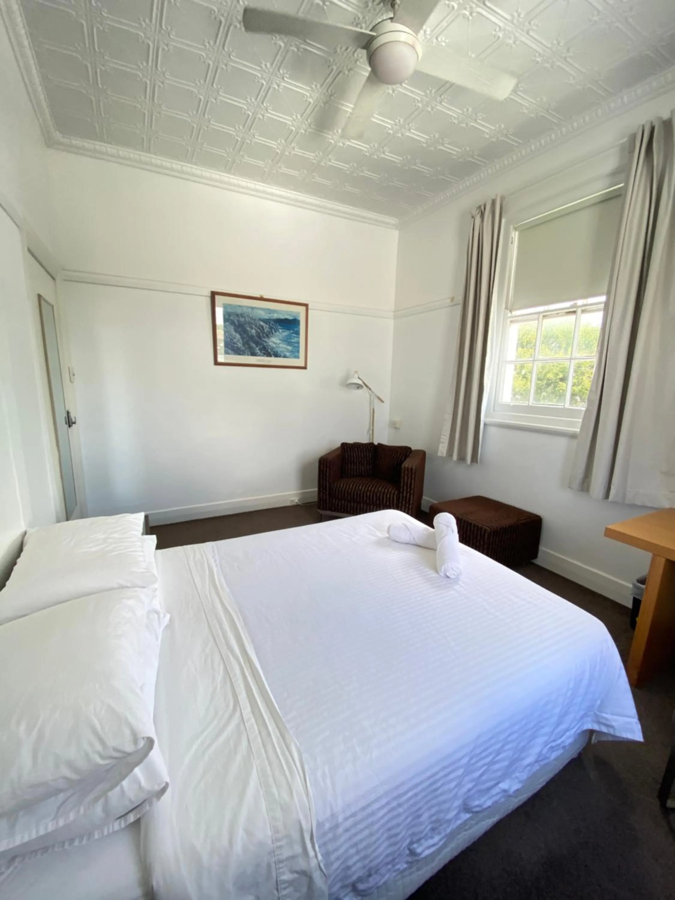 Photo of the whole room in Newcastle Hotel