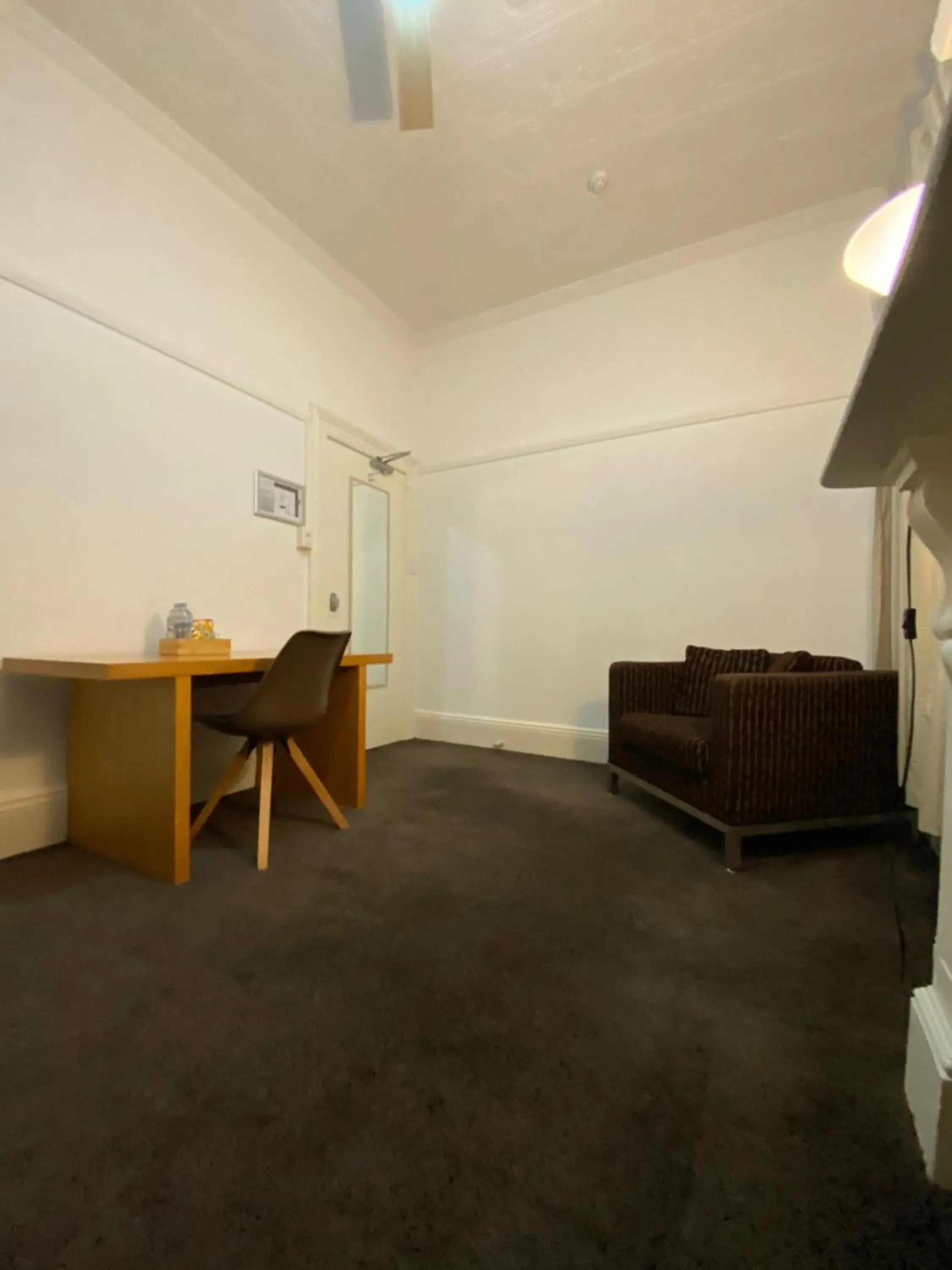 Standard Twin Room with Shared Bathroom in Newcastle Hotel Standard Twin Room with Shared Bathroom in Newcastle Hotel