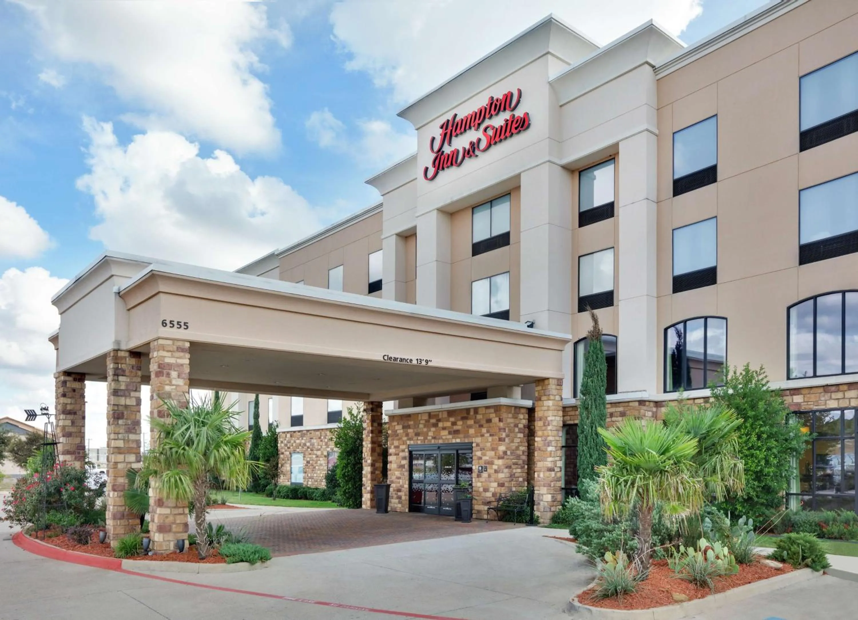 Property building in Hampton Inn & Suites Fort Worth/Forest Hill
