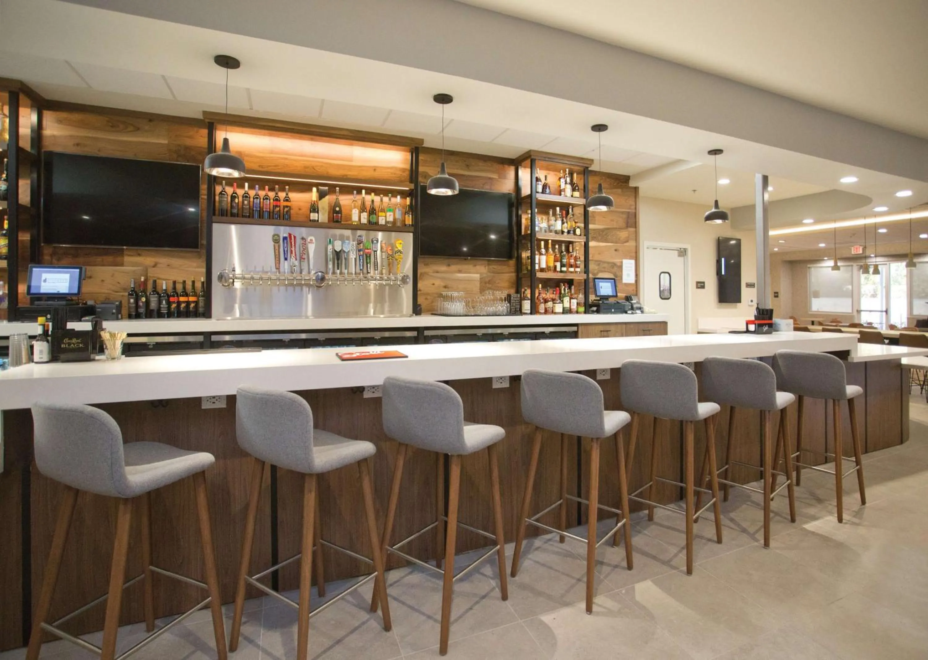 Lounge or bar in Doubletree By Hilton Chico, Ca