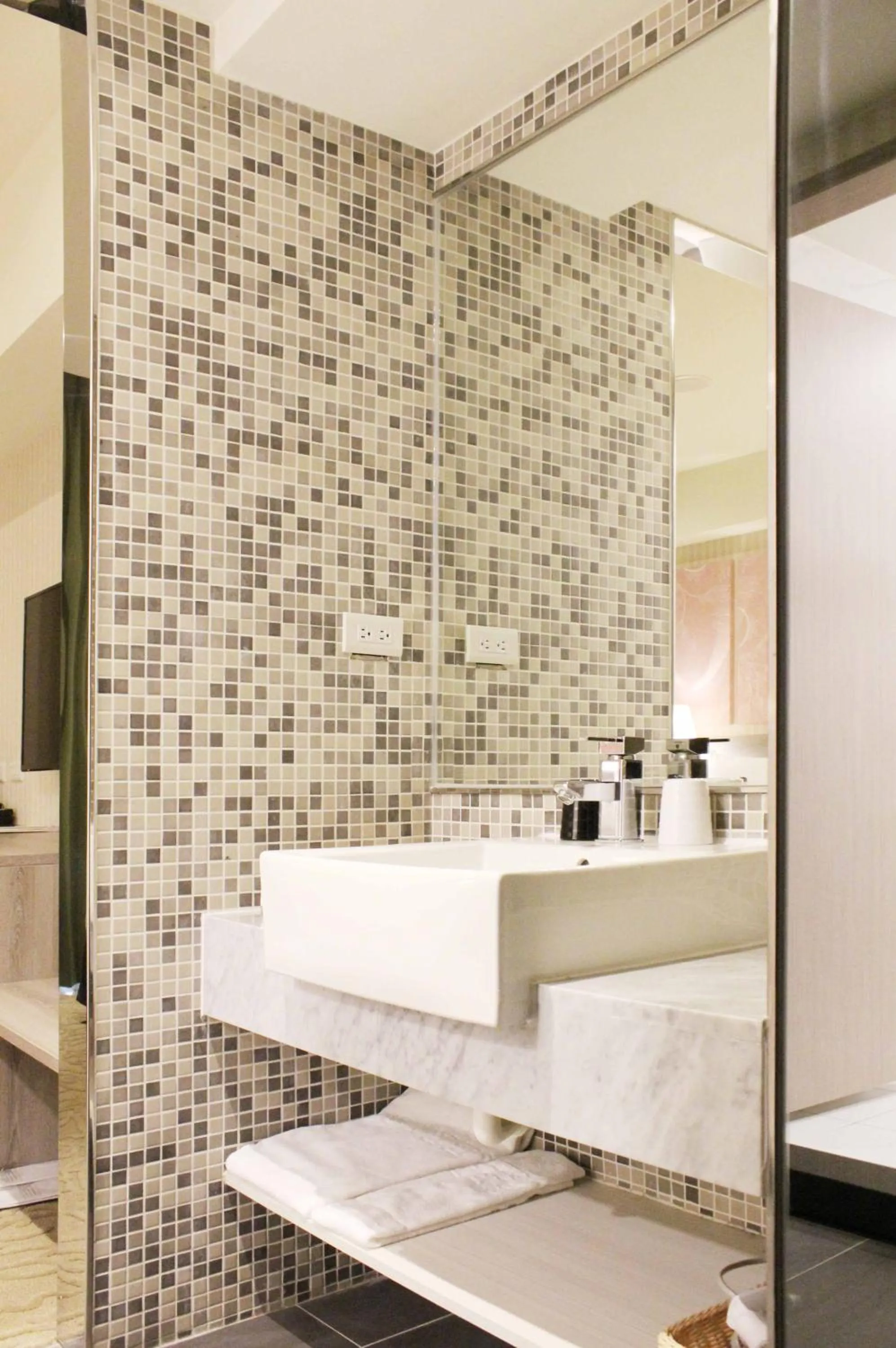 Aeris International Hotel