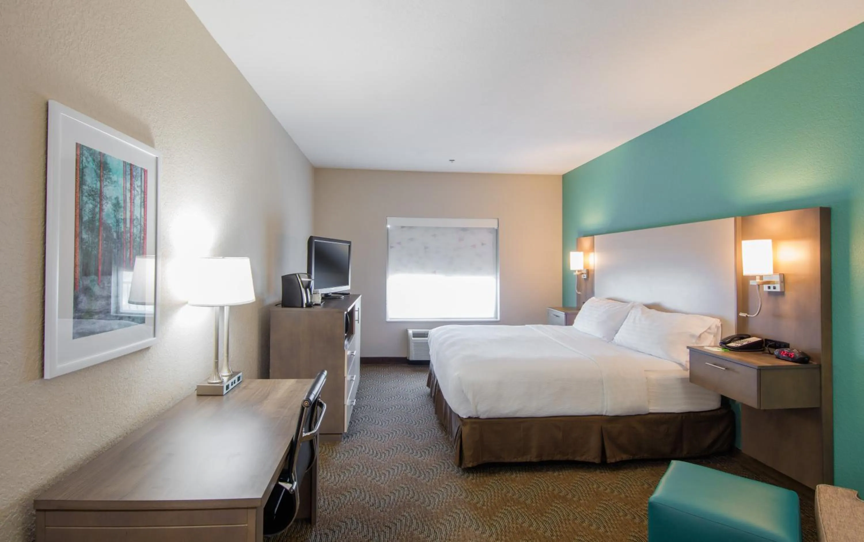 Photo of the whole room, Bed in Holiday Inn & Suites Lake City by IHG