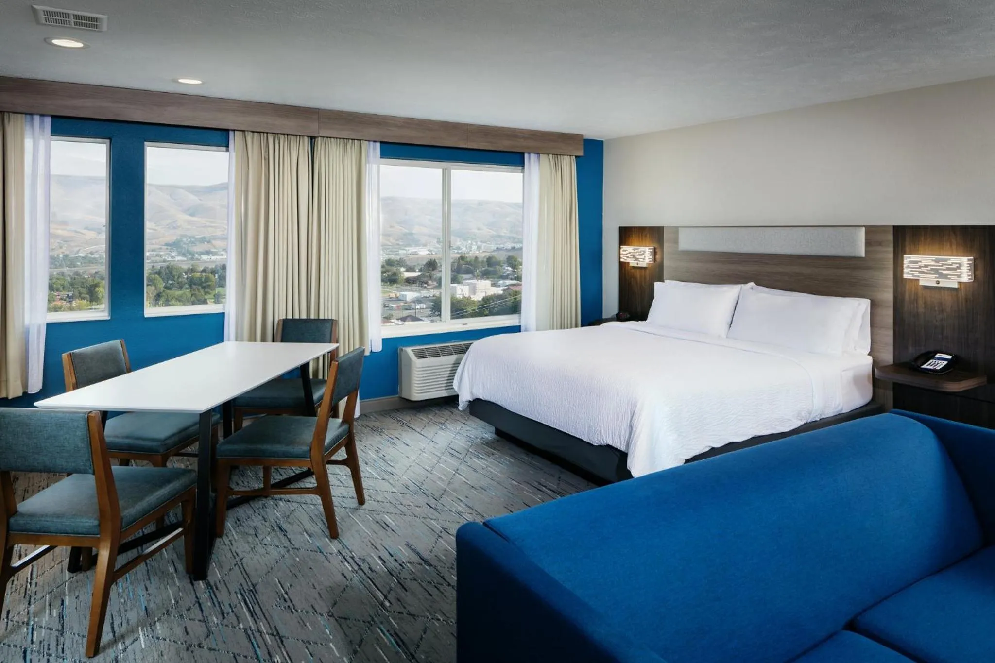 Photo of the whole room, Bed in Holiday Inn Express Lewiston by IHG