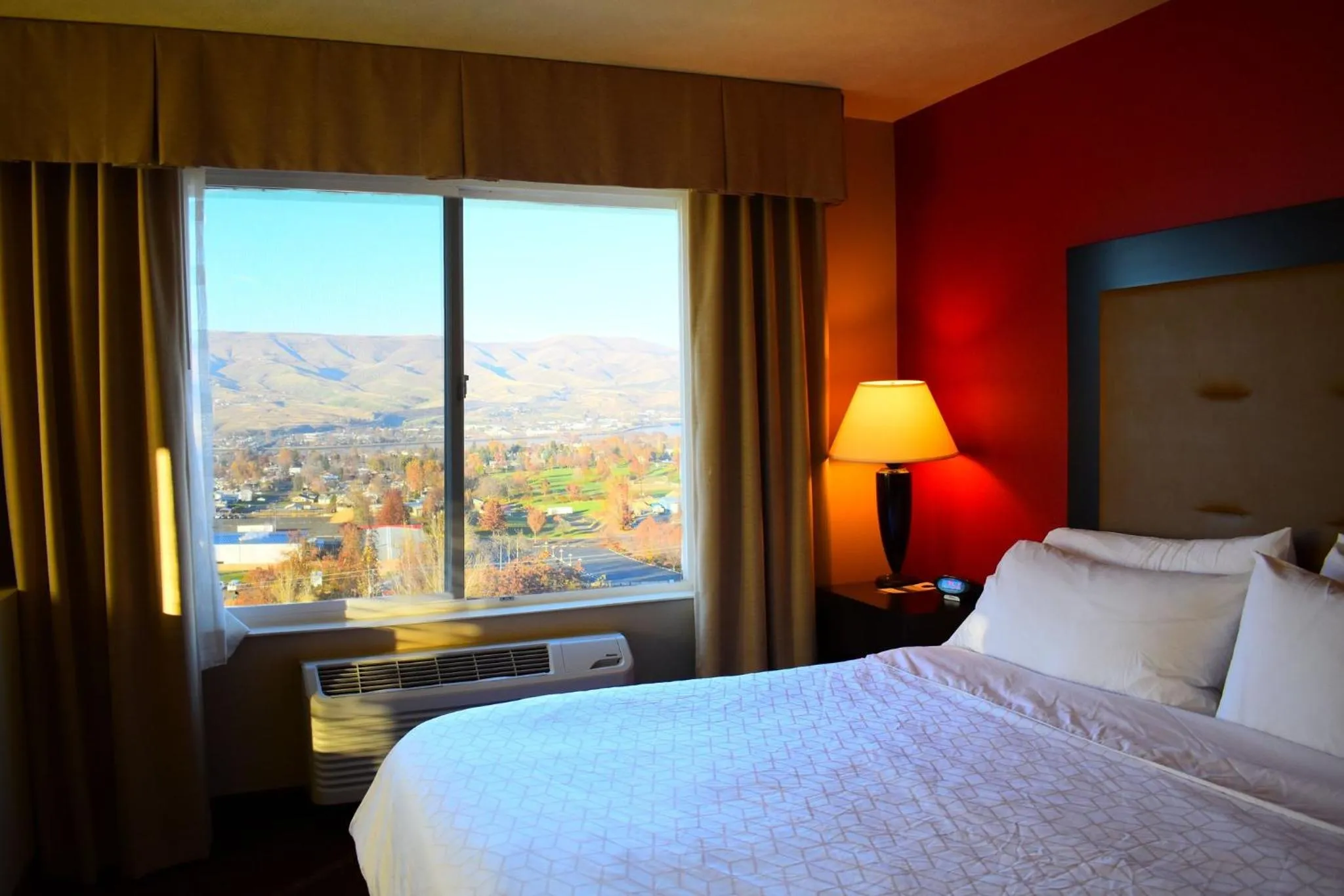 Photo of the whole room, Bed in Holiday Inn Express Lewiston by IHG