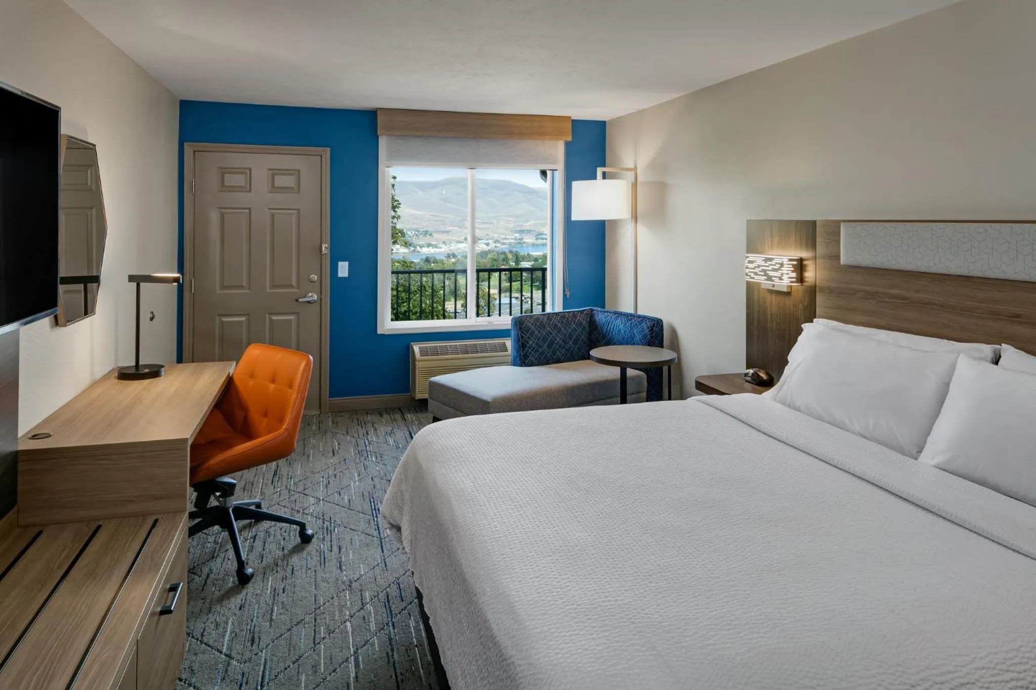 Photo of the whole room, Bed in Holiday Inn Express Lewiston by IHG