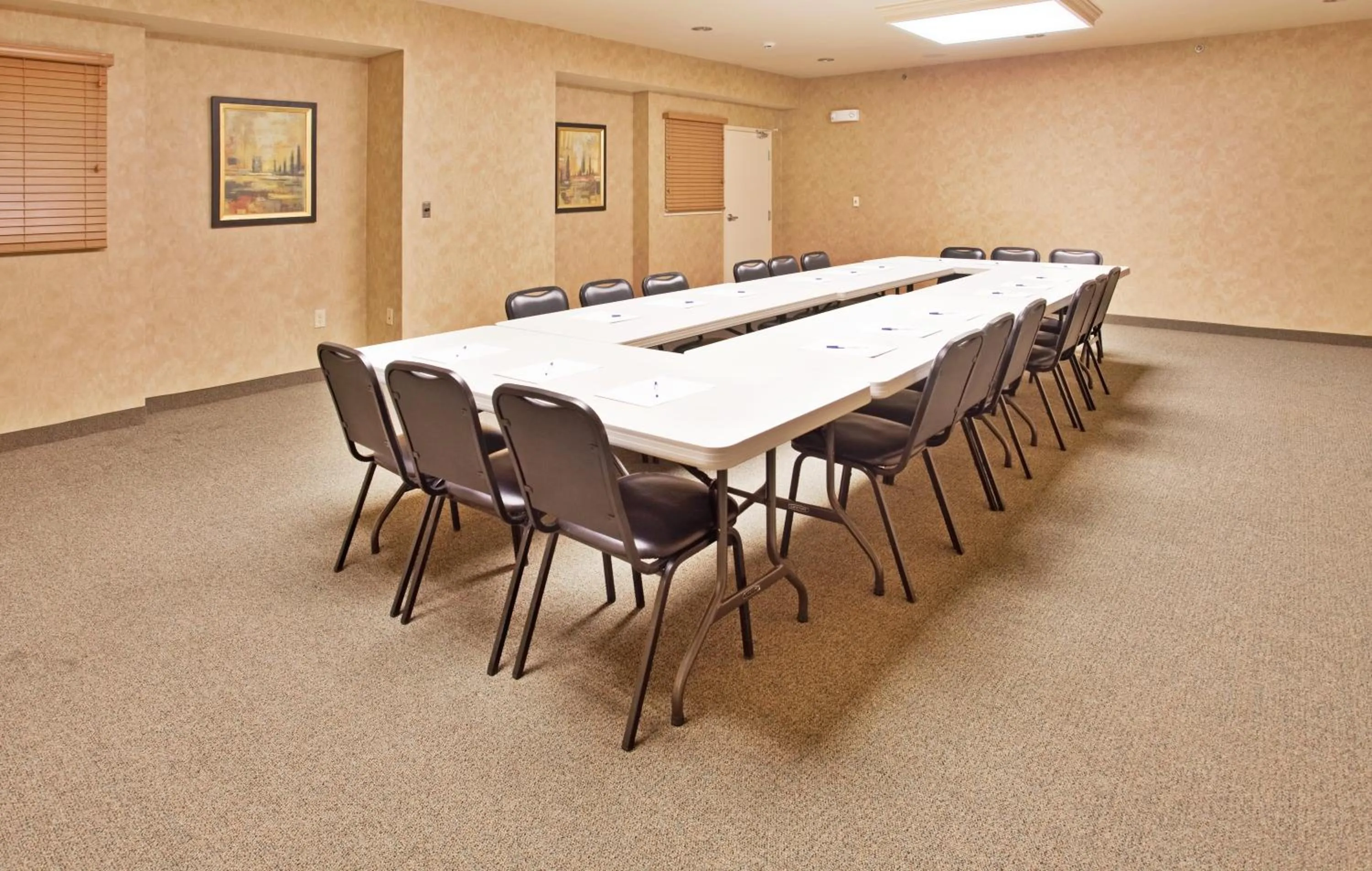 Meeting/conference room in Candlewood Suites Joplin by IHG