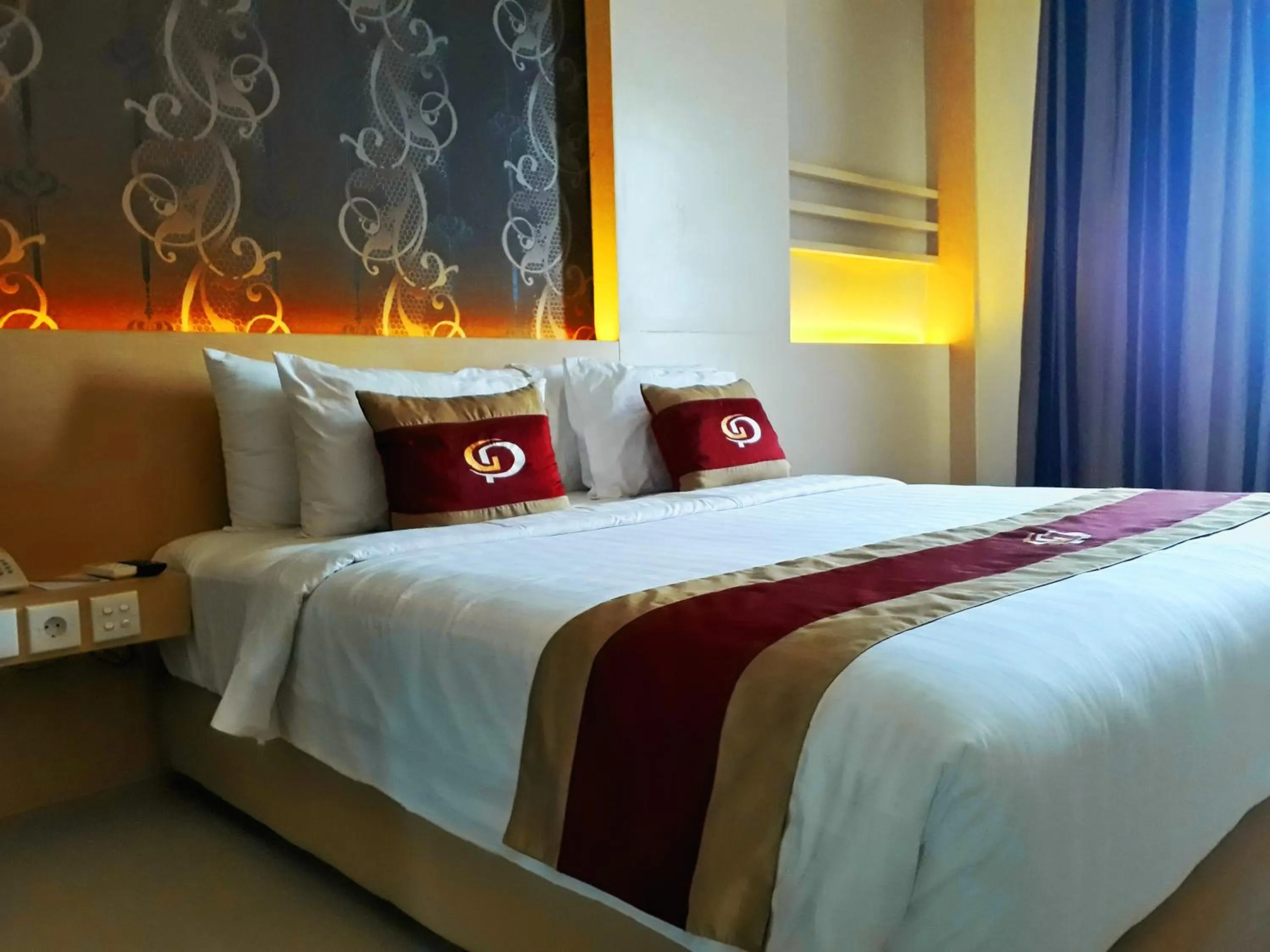 Bed in Grand Parama Hotel