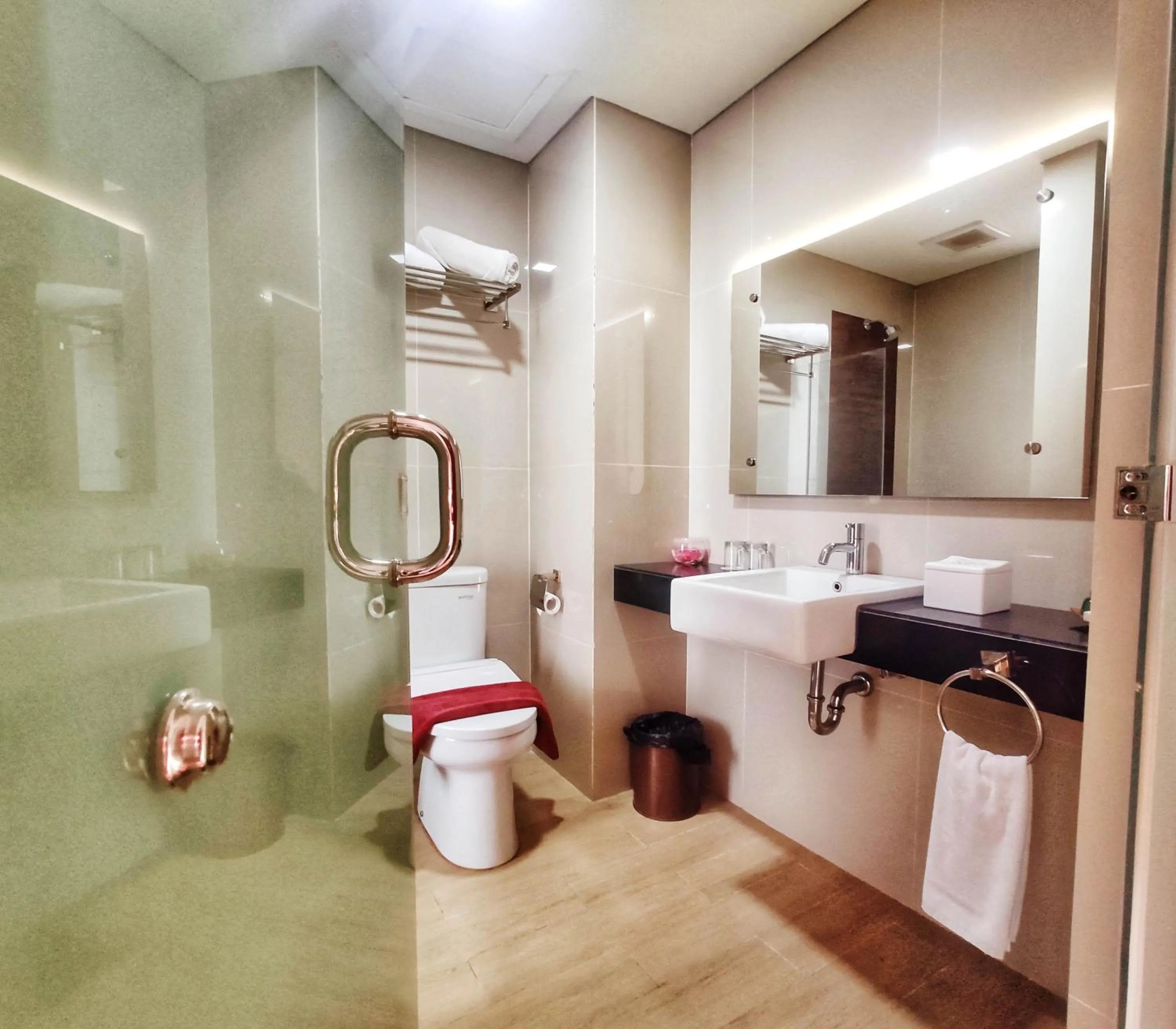 Bathroom in Grand Parama Hotel