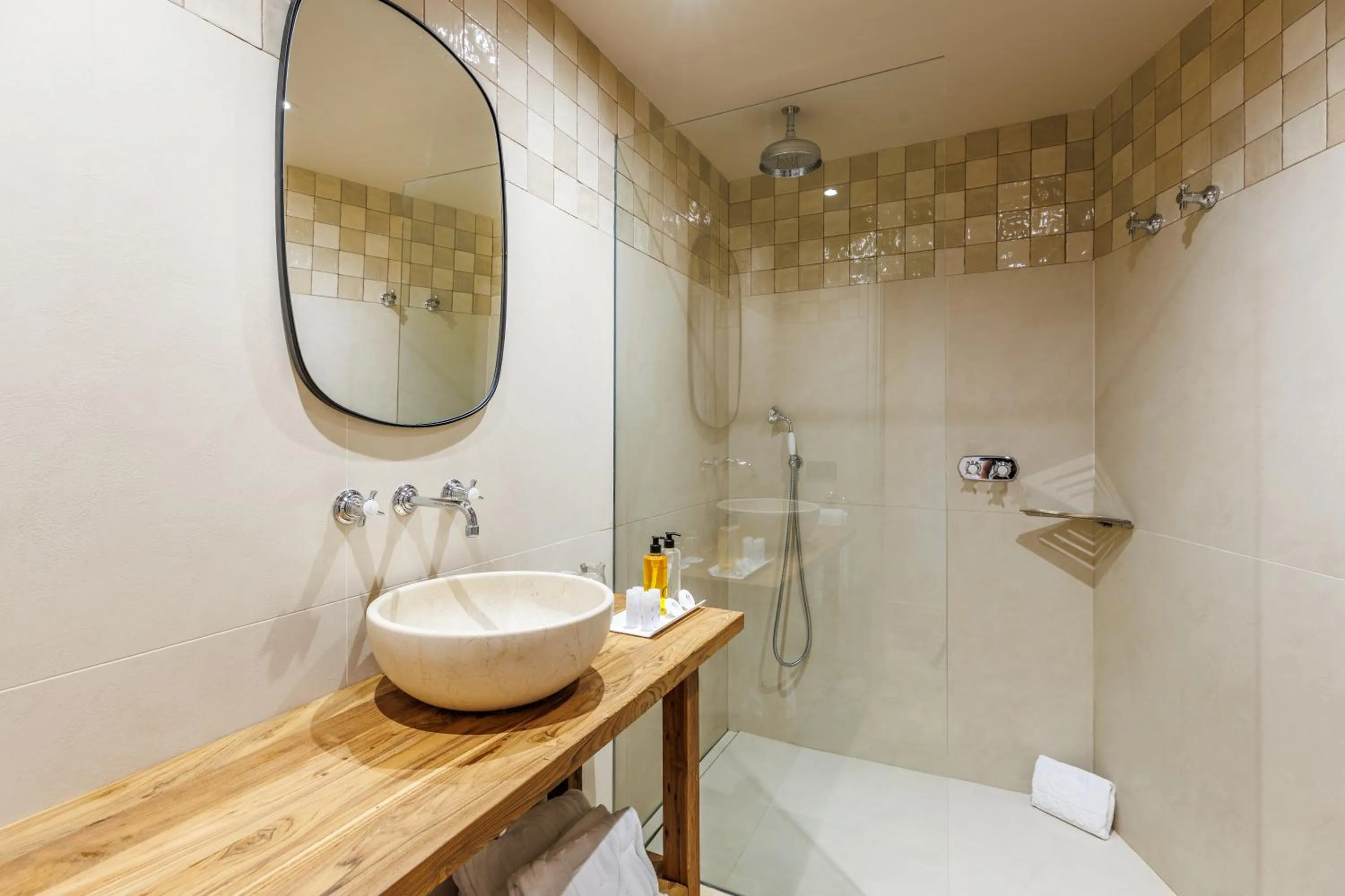 Toilet in Hoposa Uyal