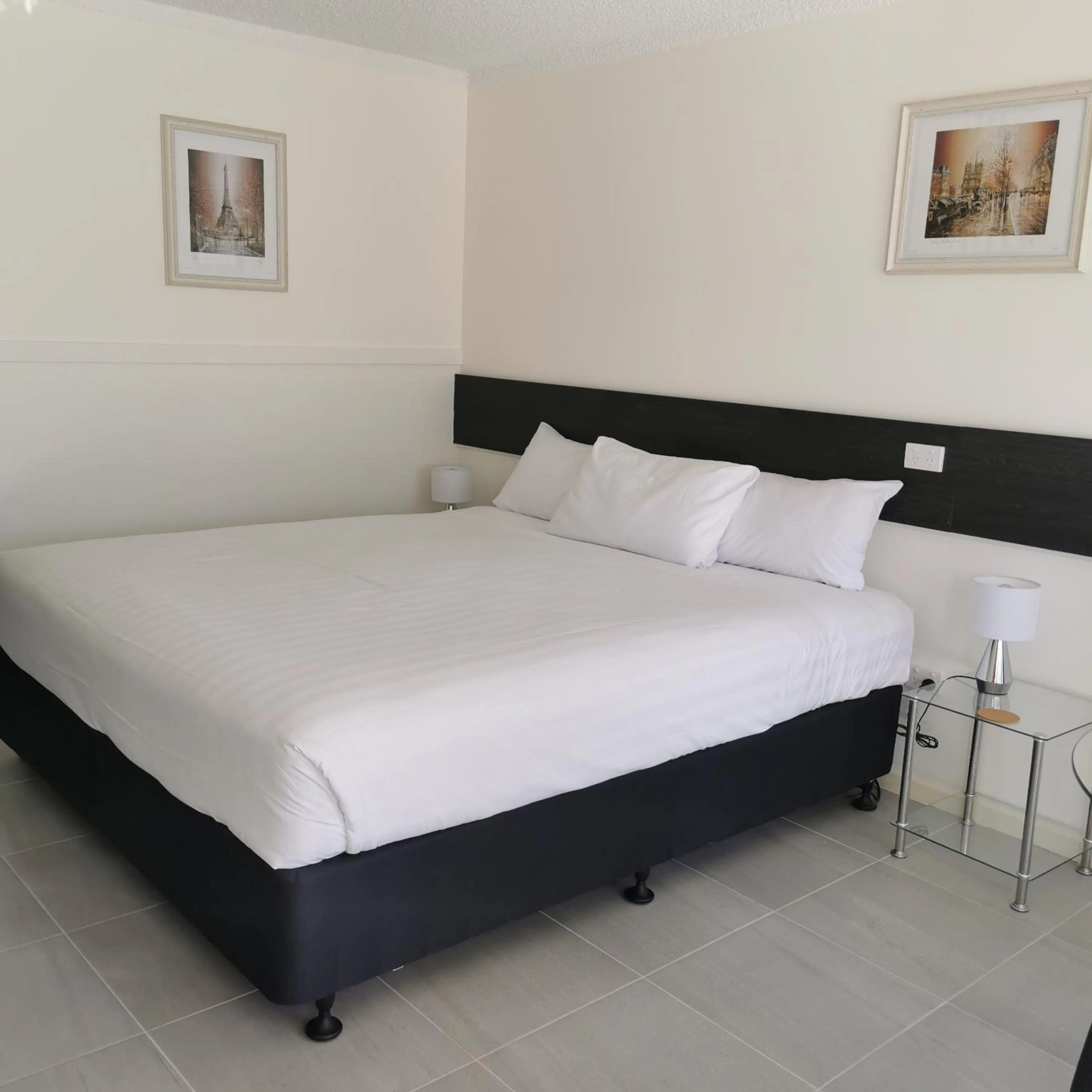 Bedroom, Bed in Gallery Motel