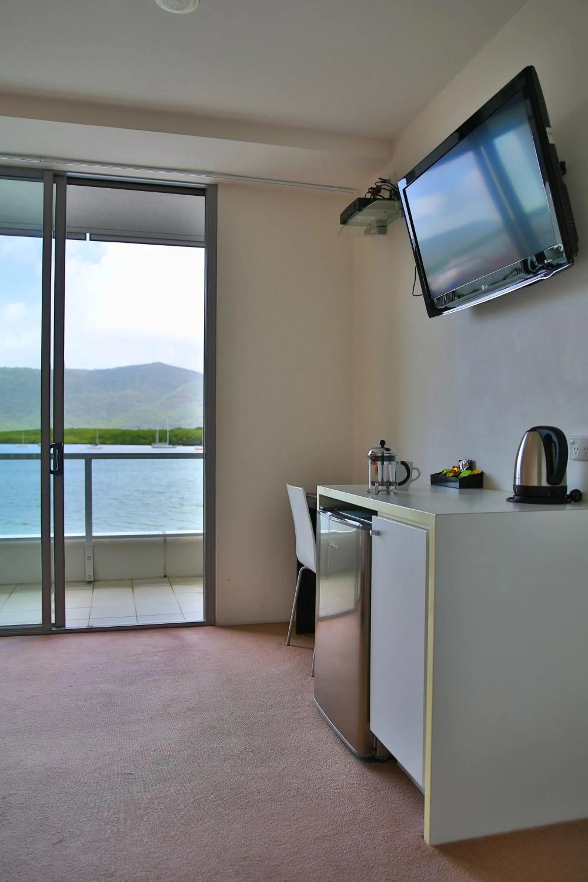 Day in Cairns Private Apartments