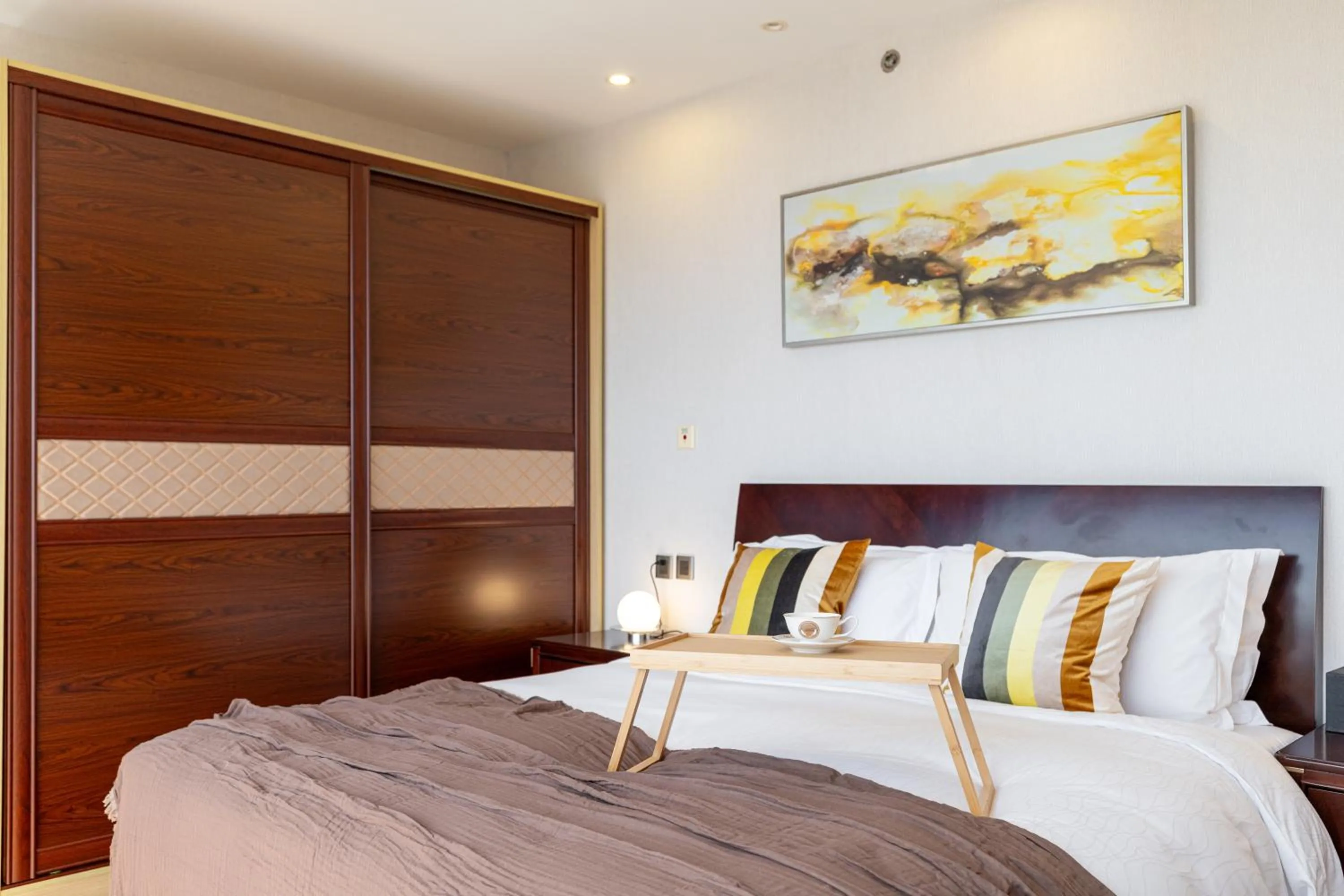 Bedroom, Bed in Green Court Residence Jinqiao Diamond Shanghai